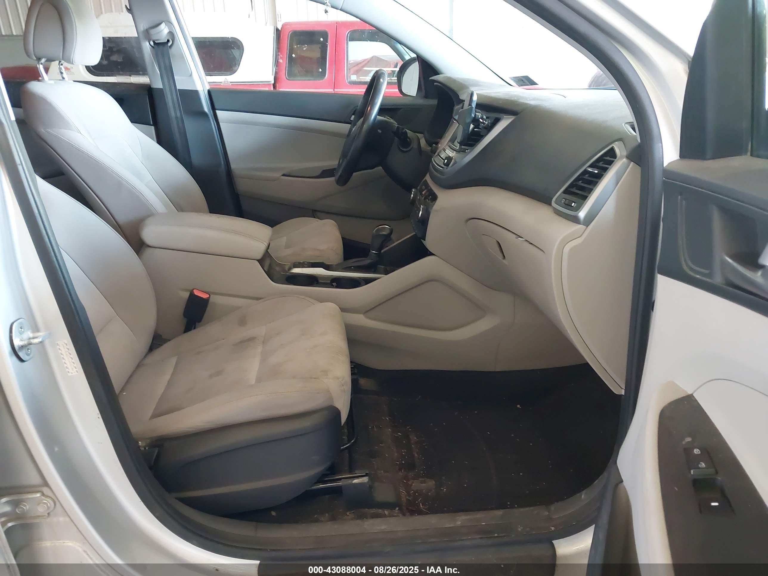 HYUNDAI TUCSON image 5