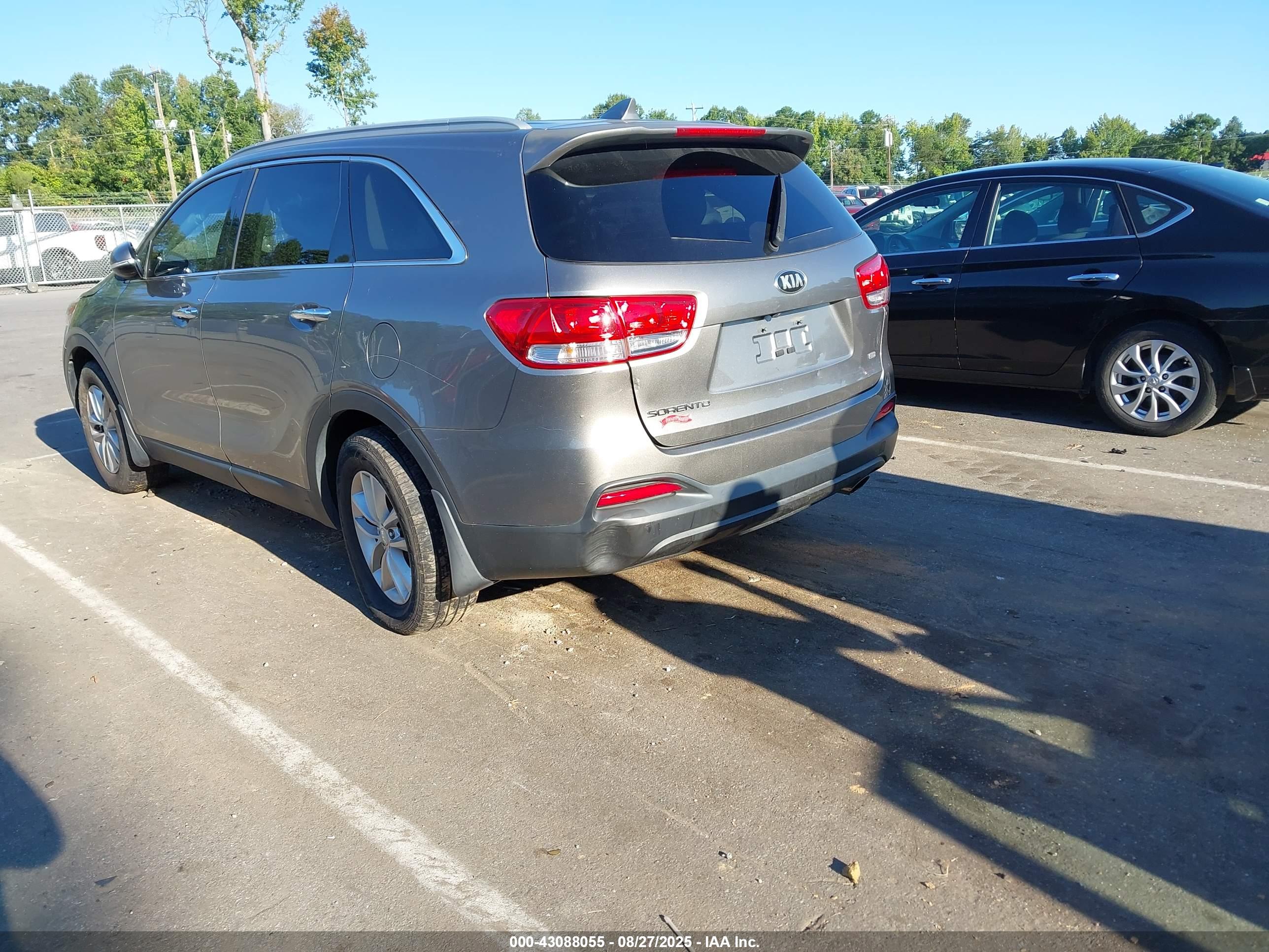 KIA SORENTO image 3