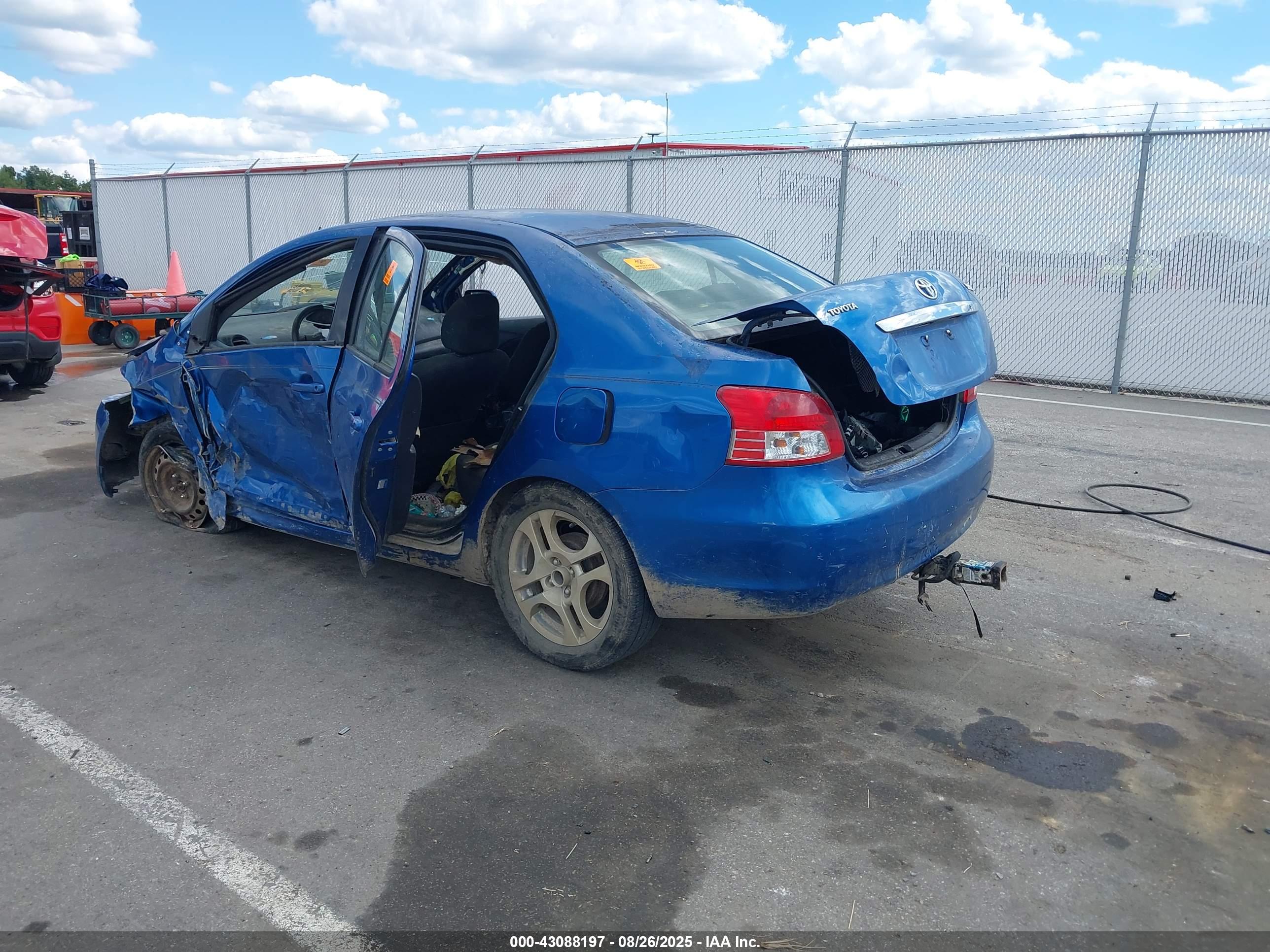 TOYOTA YARIS image 3