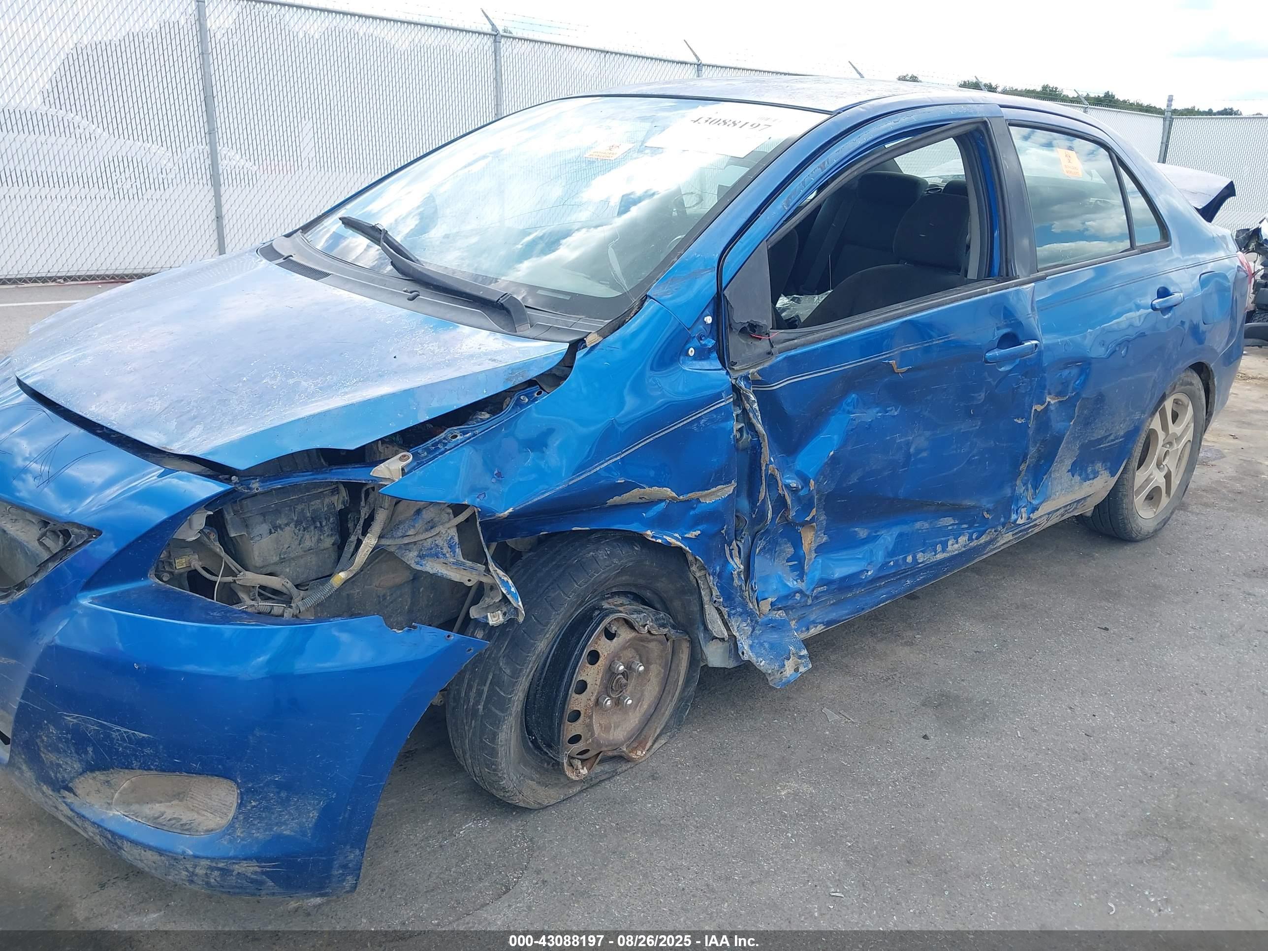 TOYOTA YARIS image 6