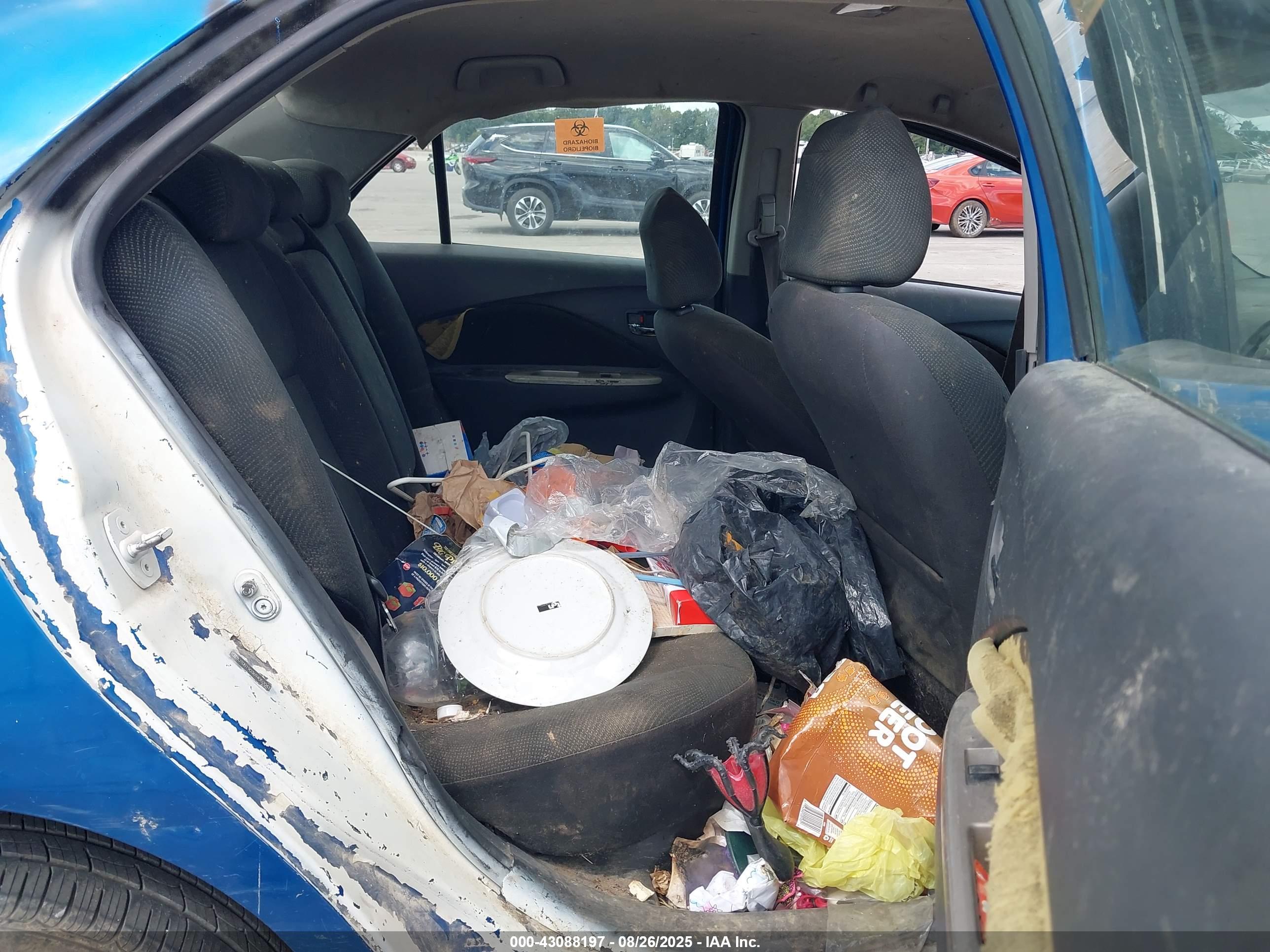 TOYOTA YARIS image 8