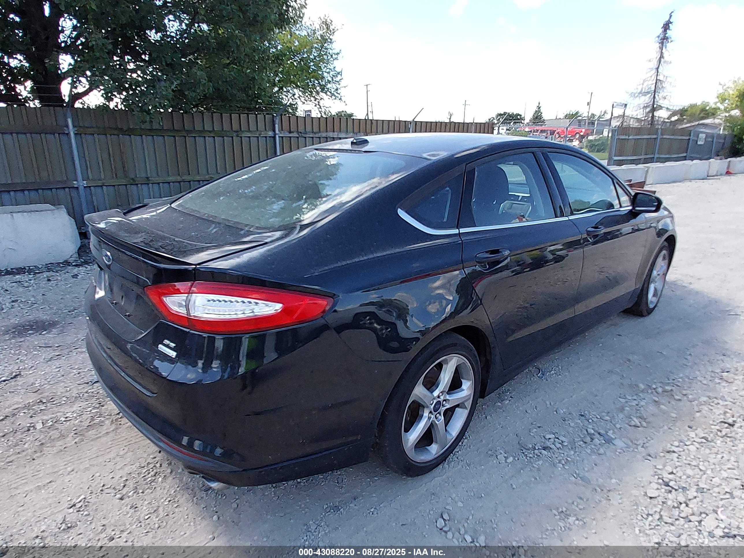 FORD FUSION image 4