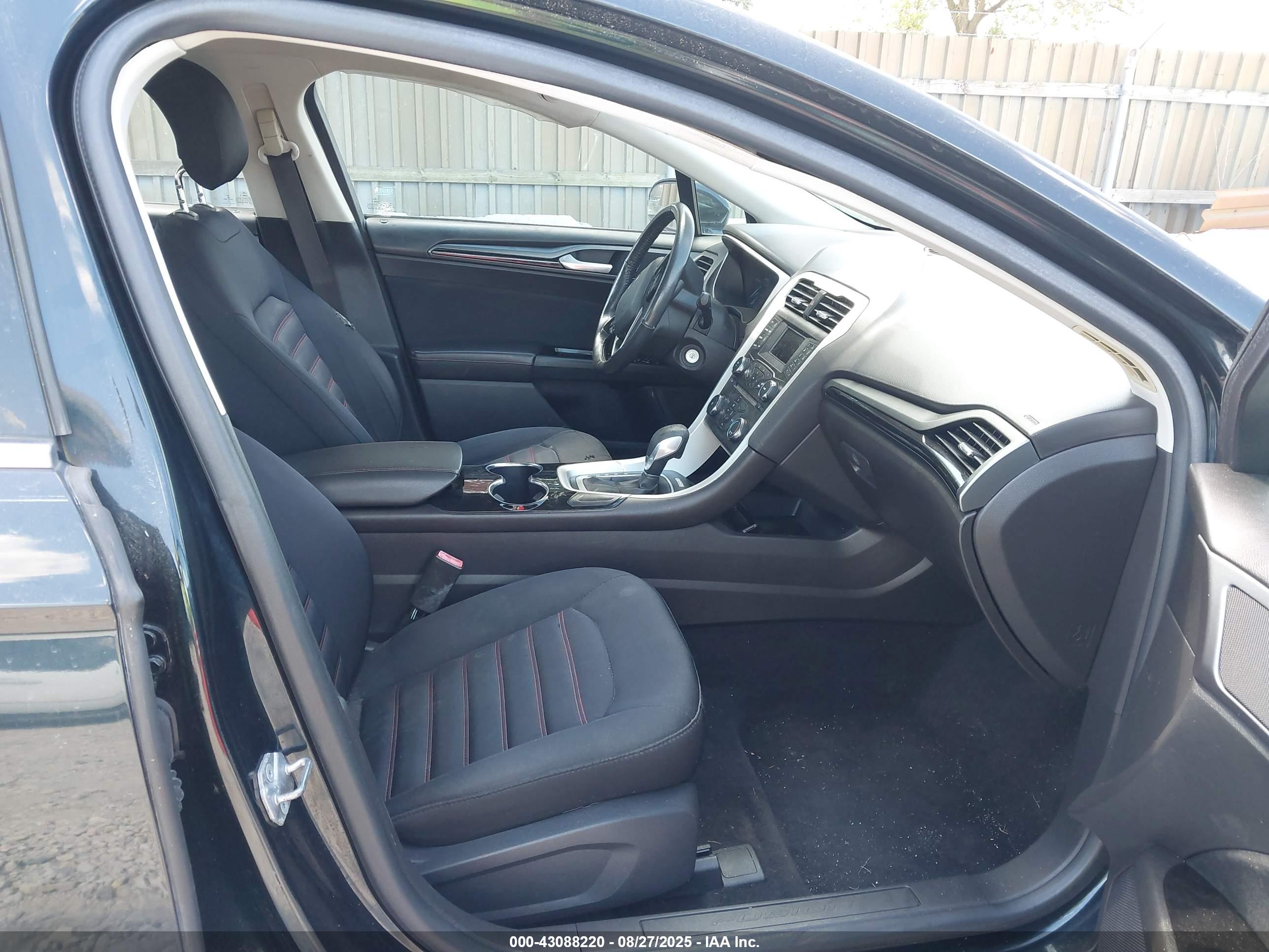 FORD FUSION image 5