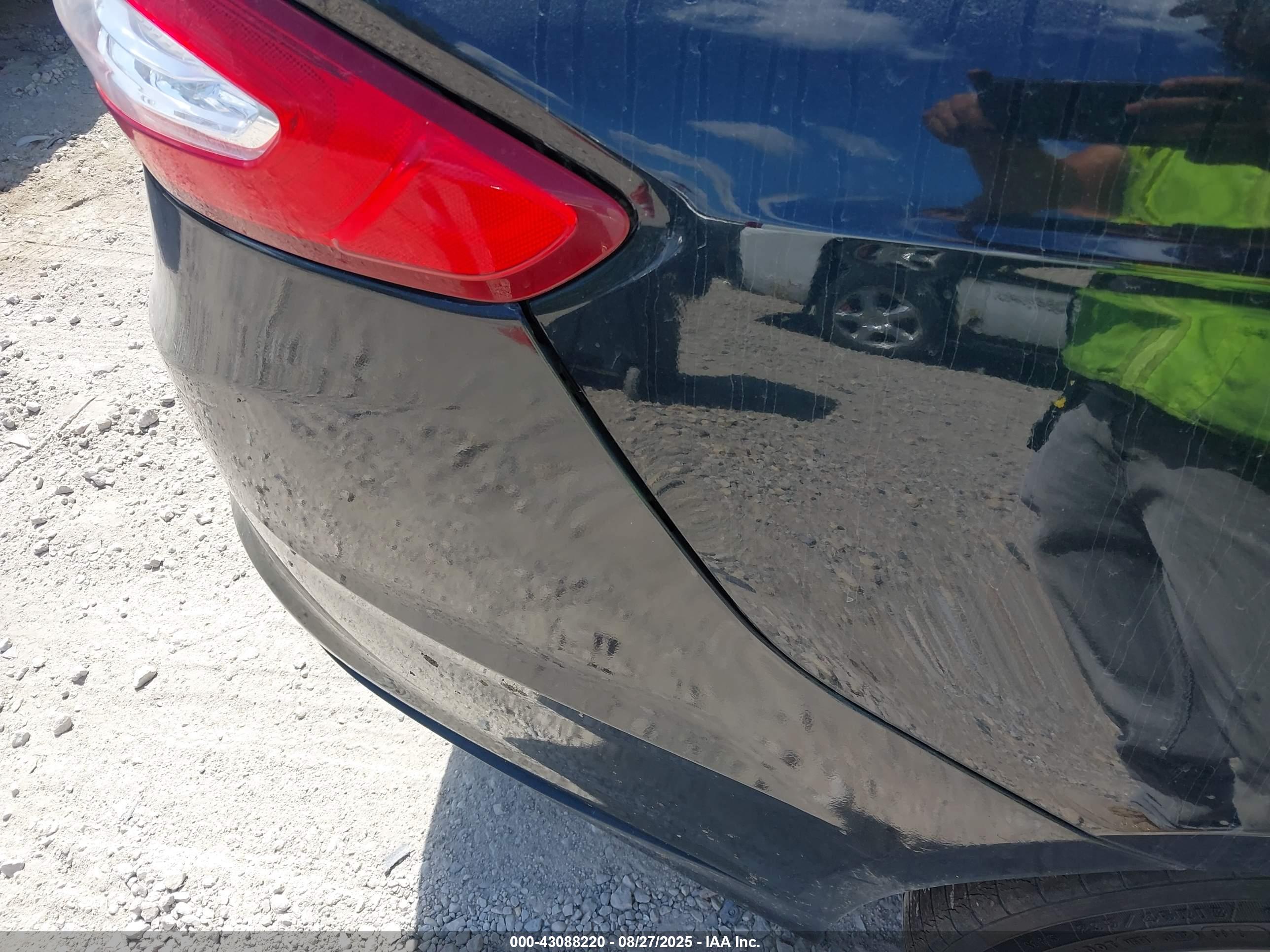 FORD FUSION image 6