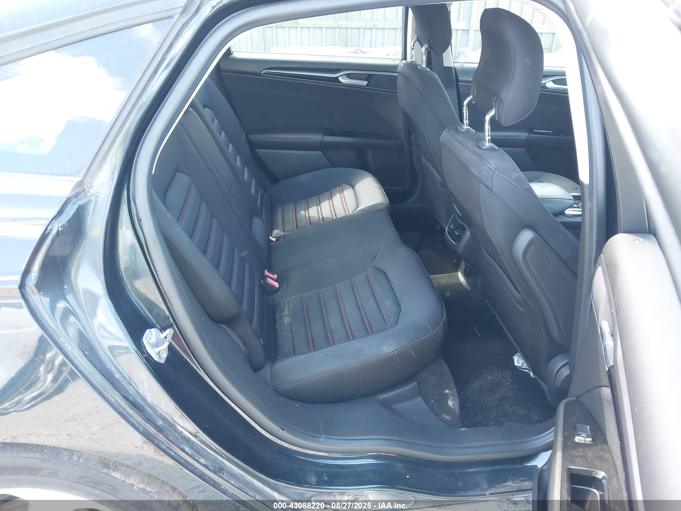 FORD FUSION image 8