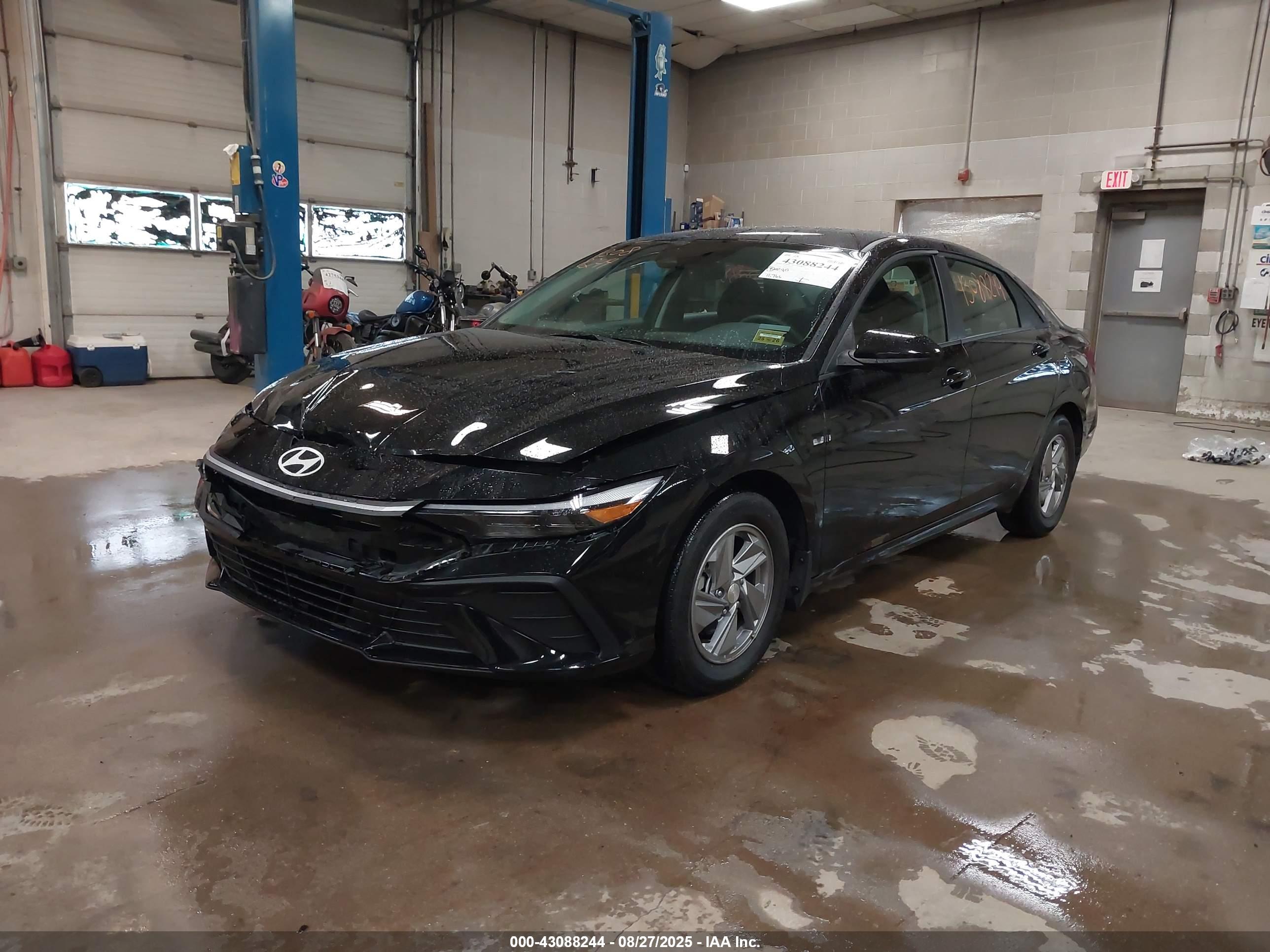 HYUNDAI ELANTRA image 2