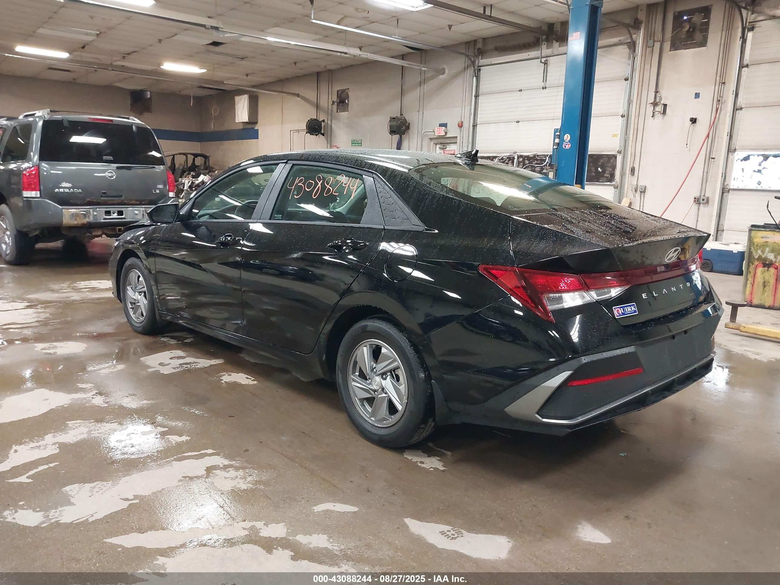 HYUNDAI ELANTRA image 3