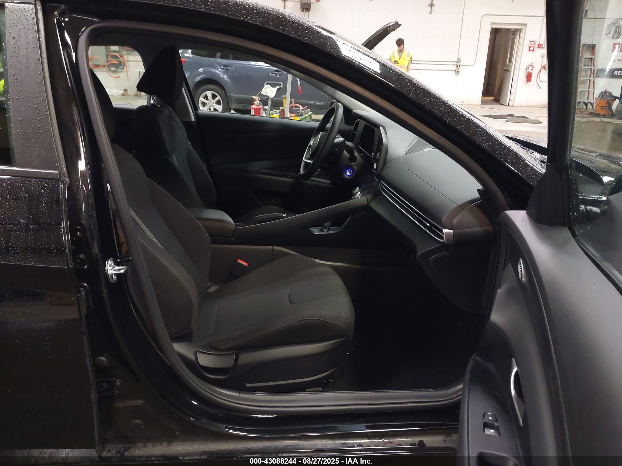 HYUNDAI ELANTRA image 5