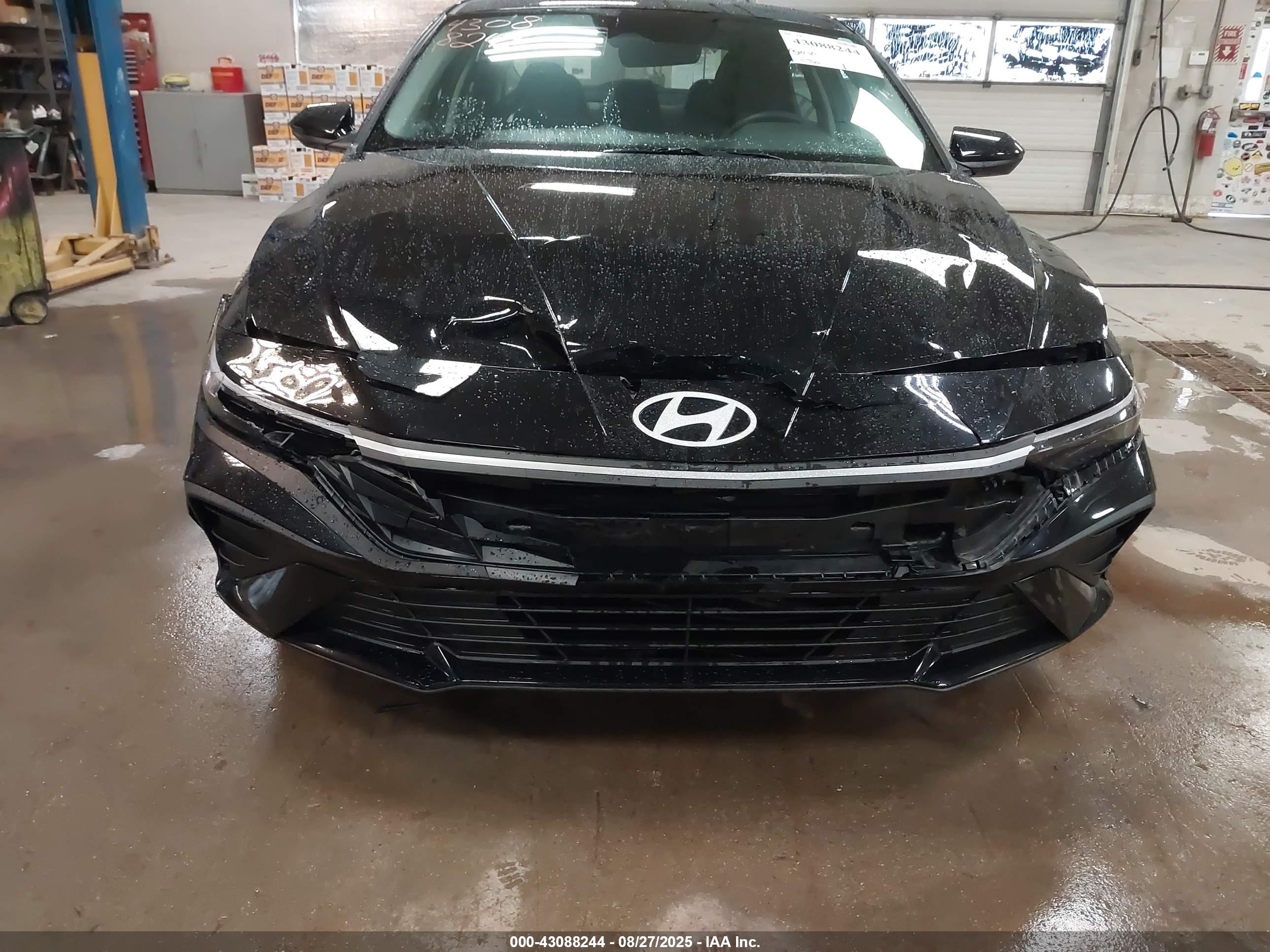 HYUNDAI ELANTRA image 6