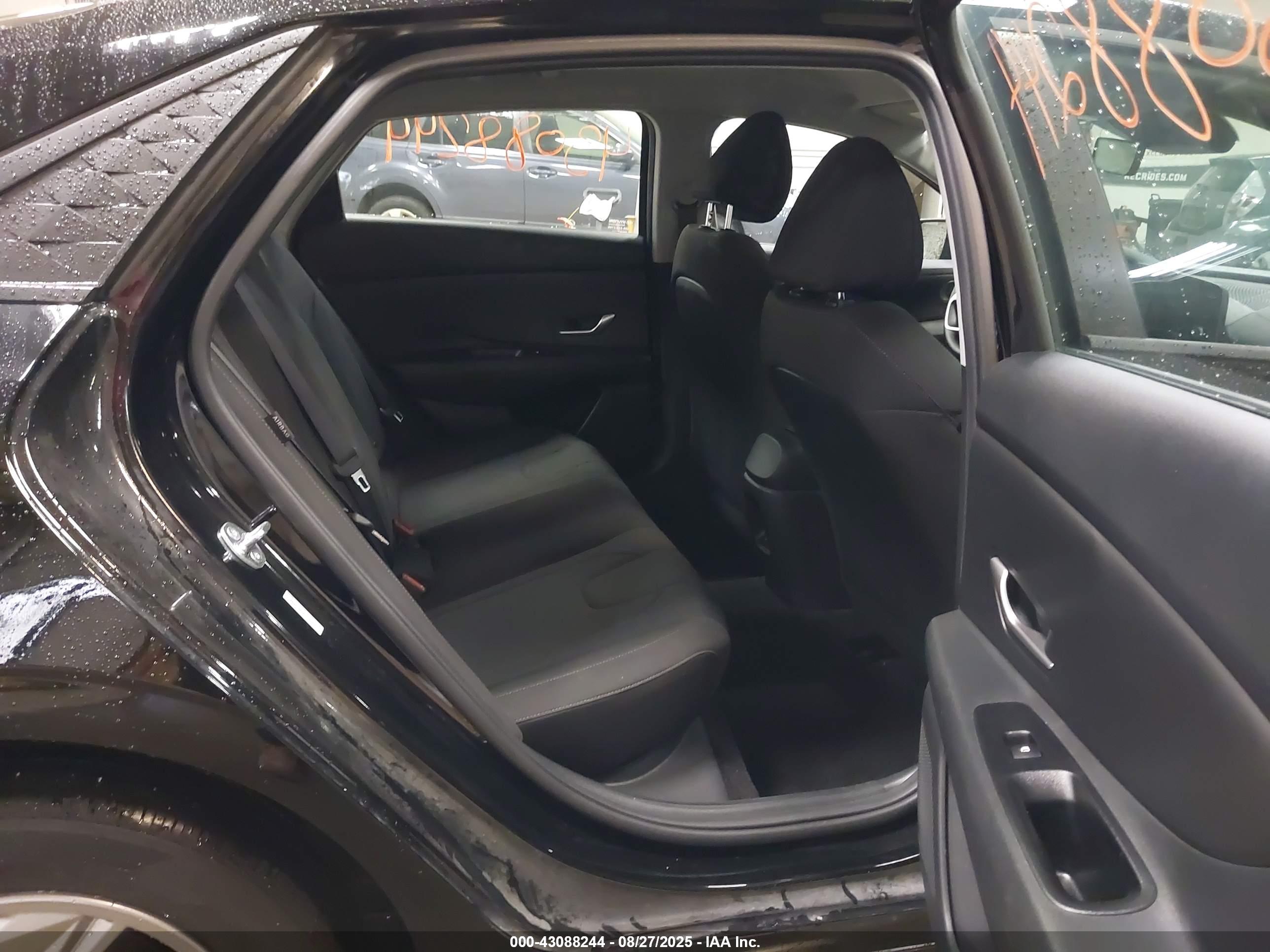 HYUNDAI ELANTRA image 8