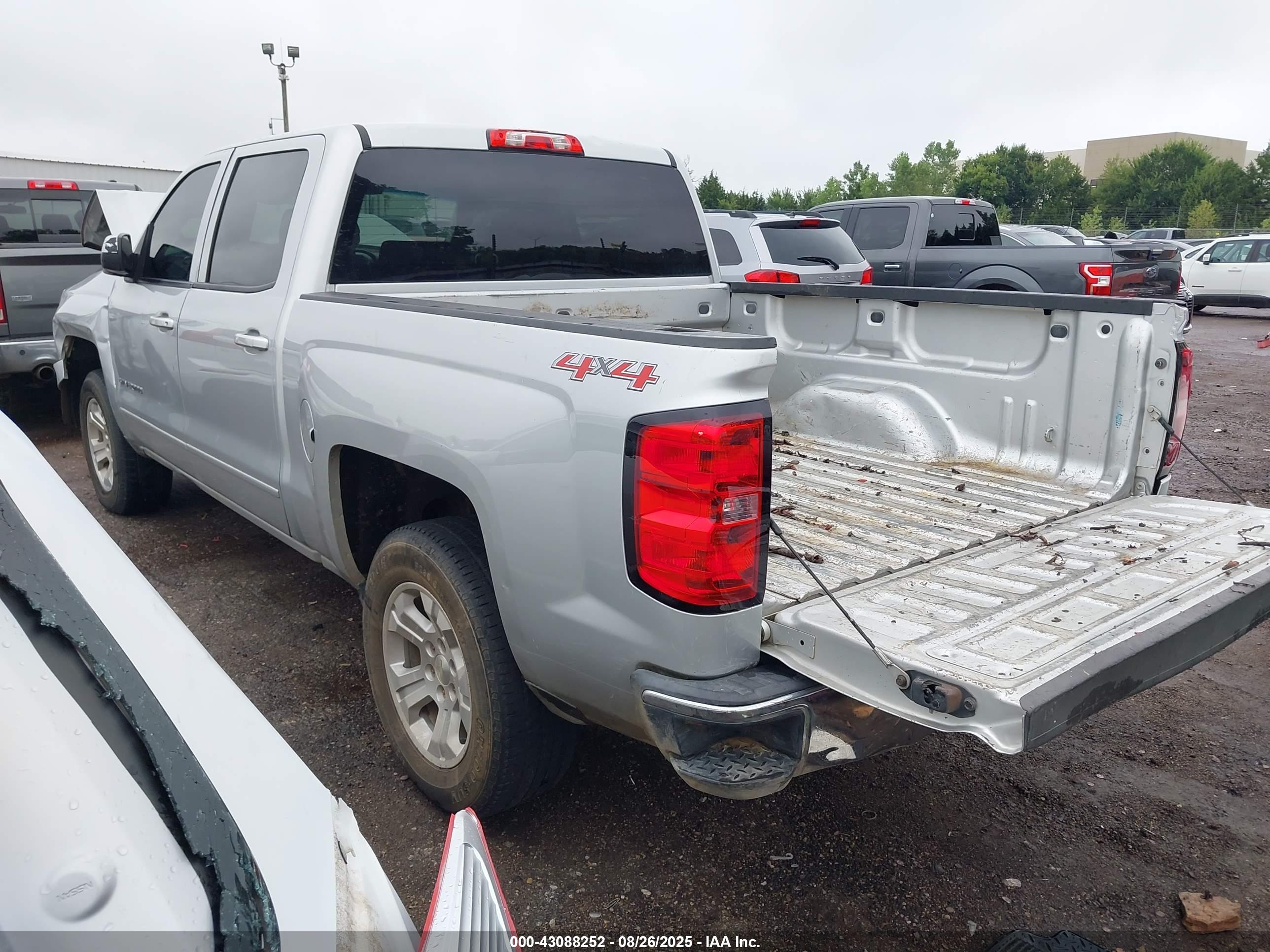 CHEVROLET SILVERADO image 3