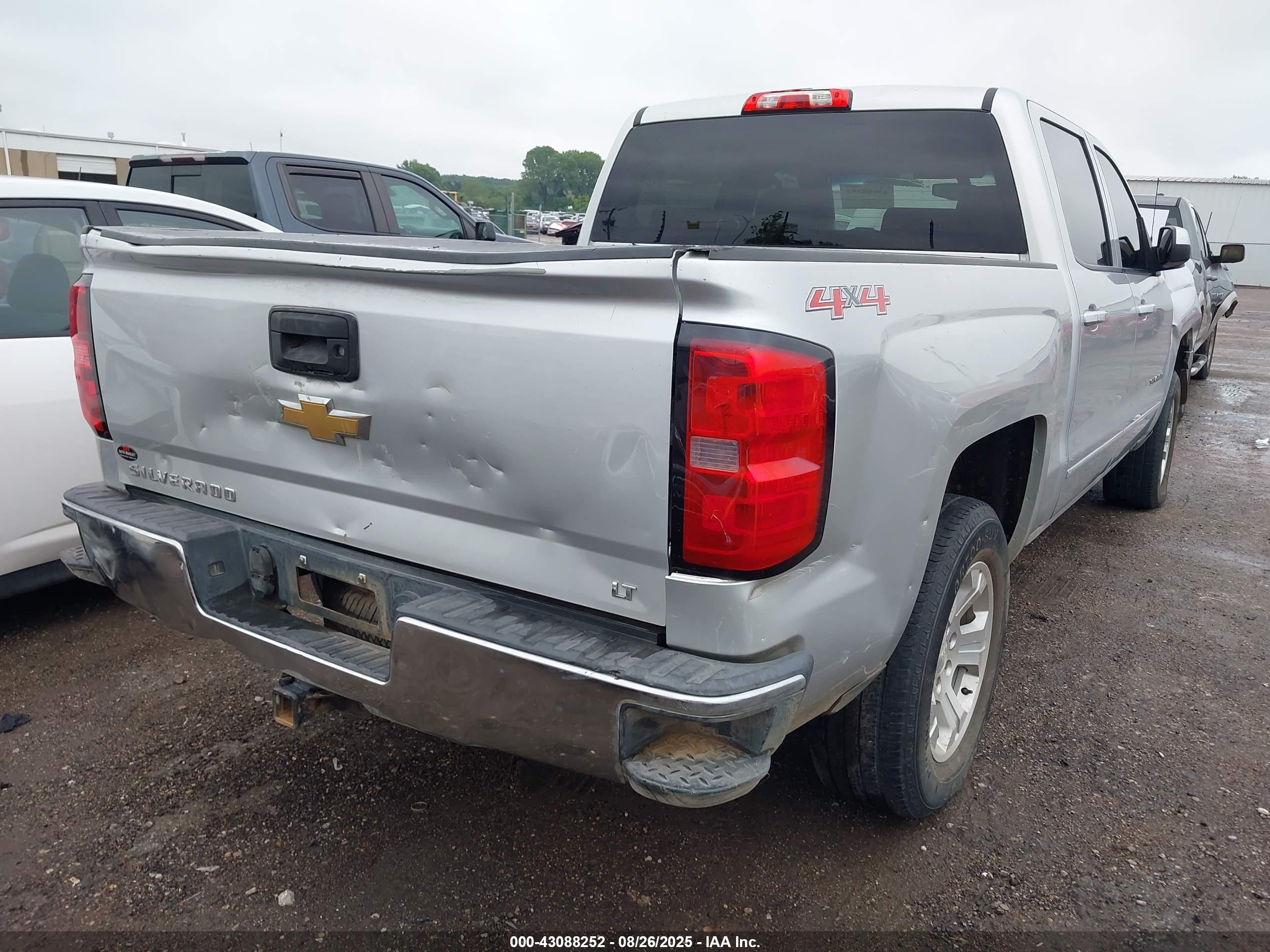 CHEVROLET SILVERADO image 4