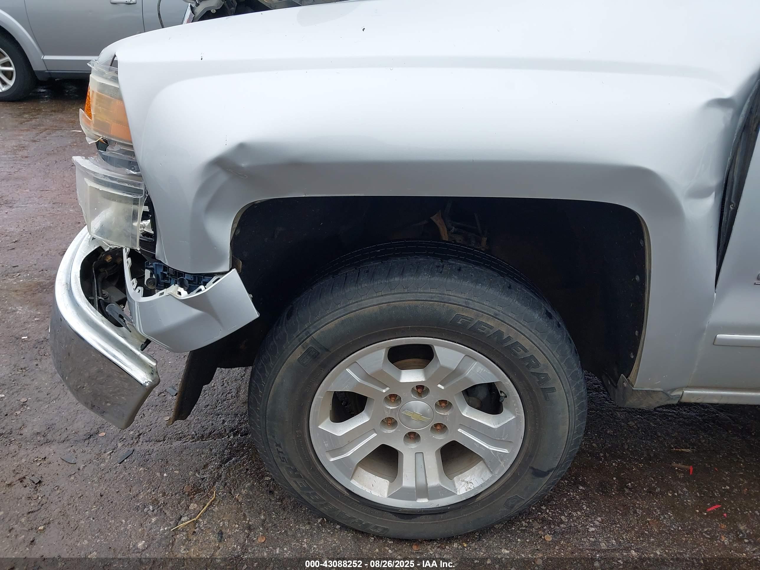 CHEVROLET SILVERADO image 6