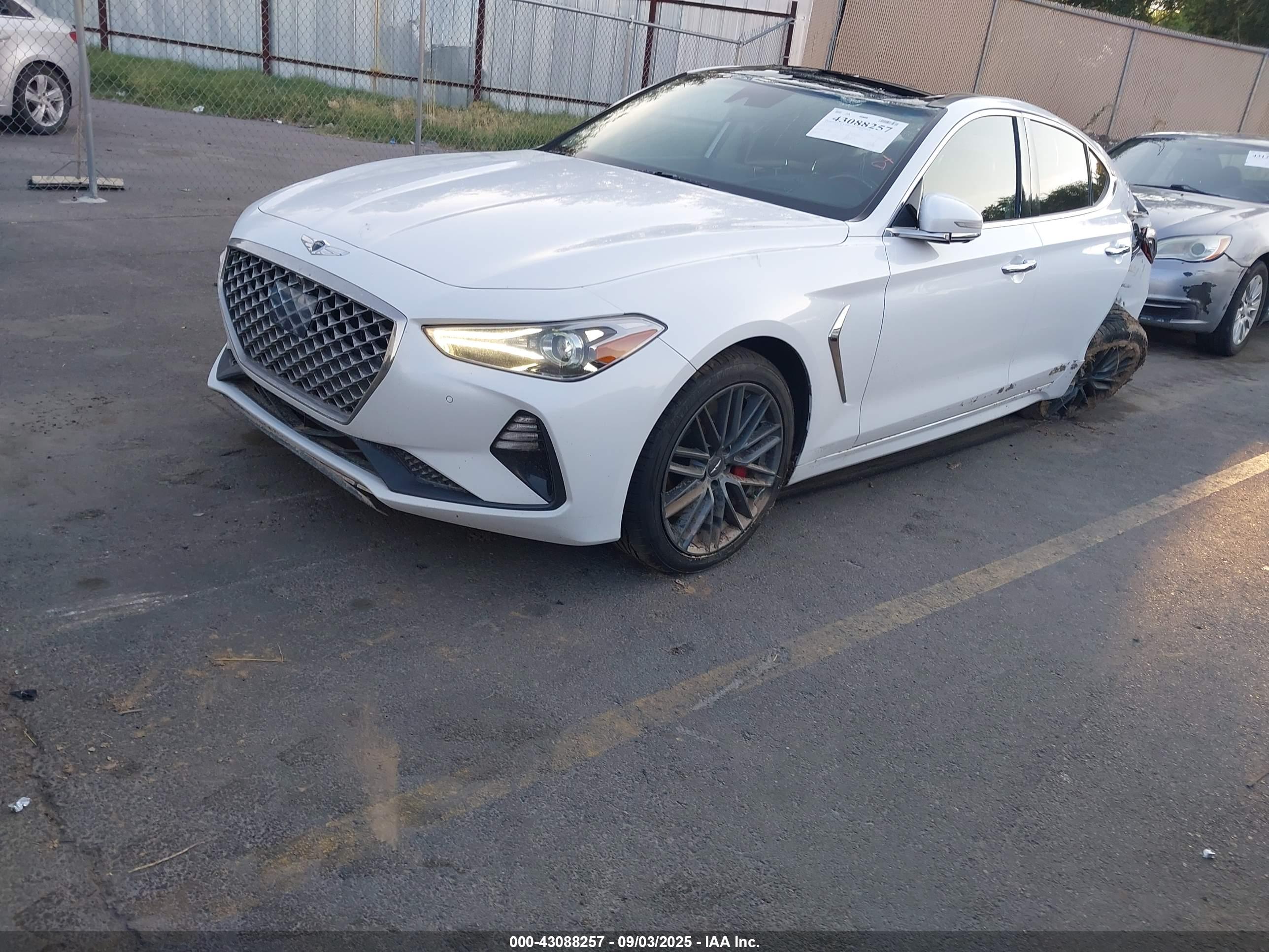 GENESIS G70 image 2