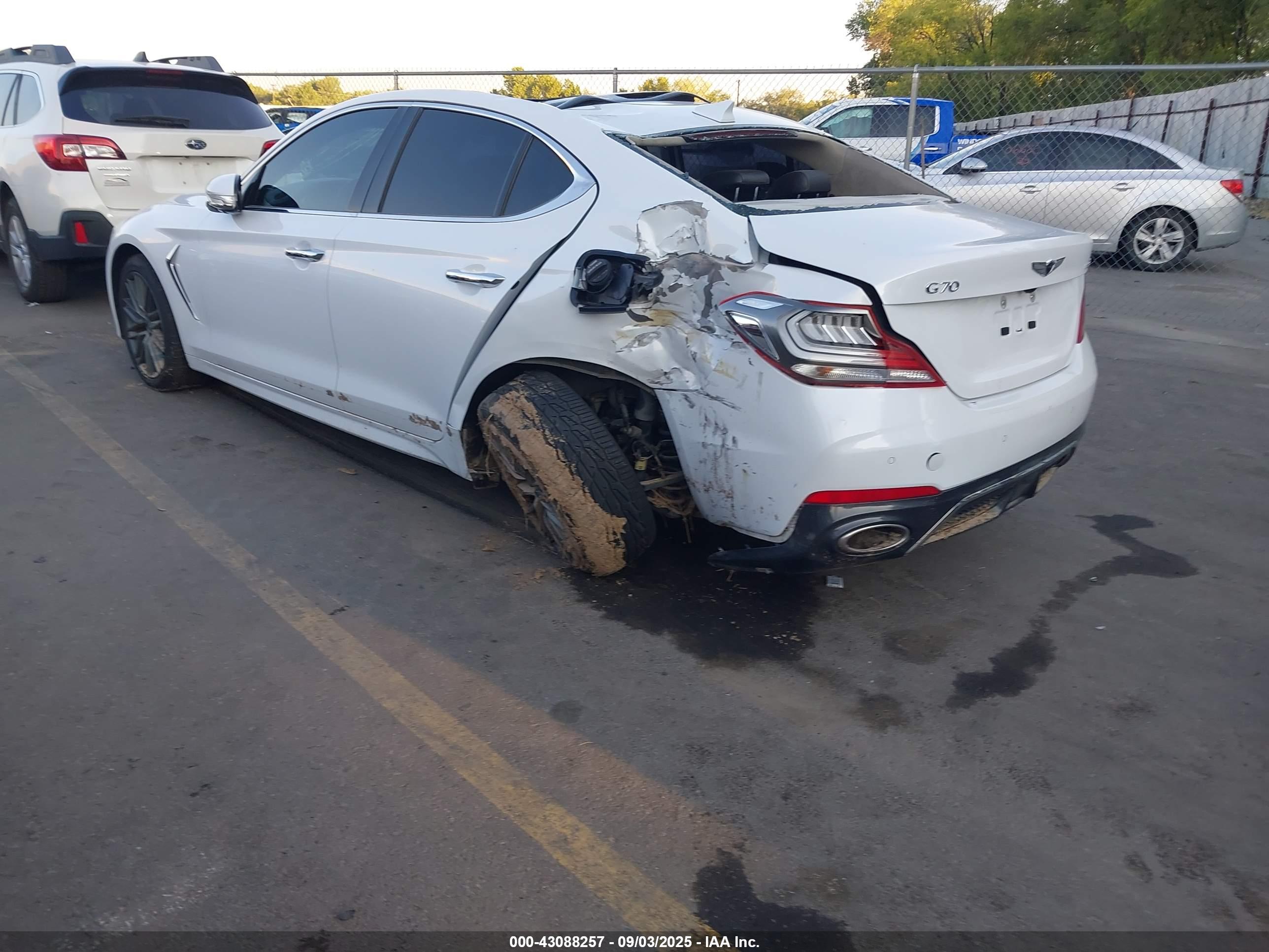 GENESIS G70 image 3
