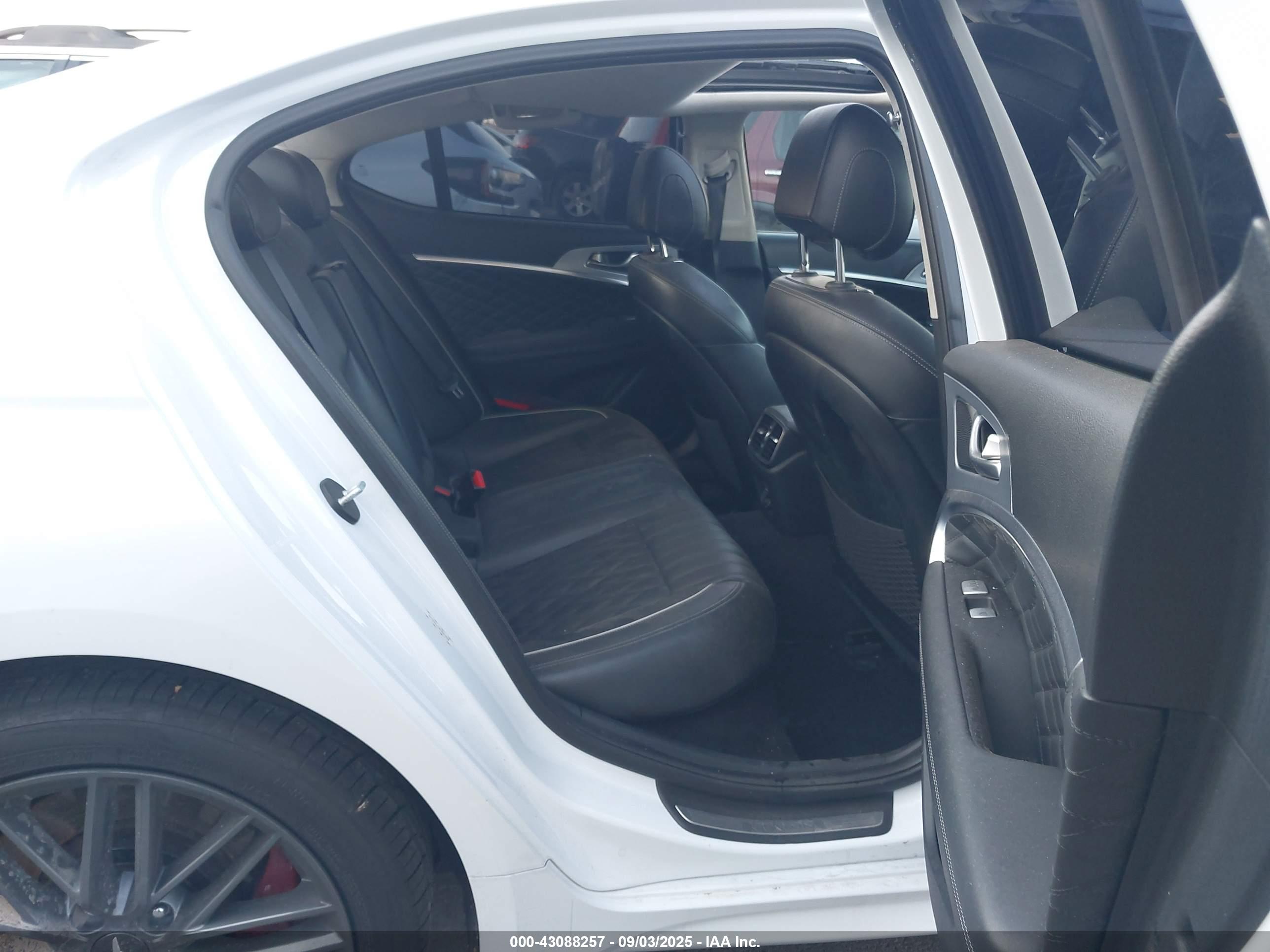 GENESIS G70 image 8