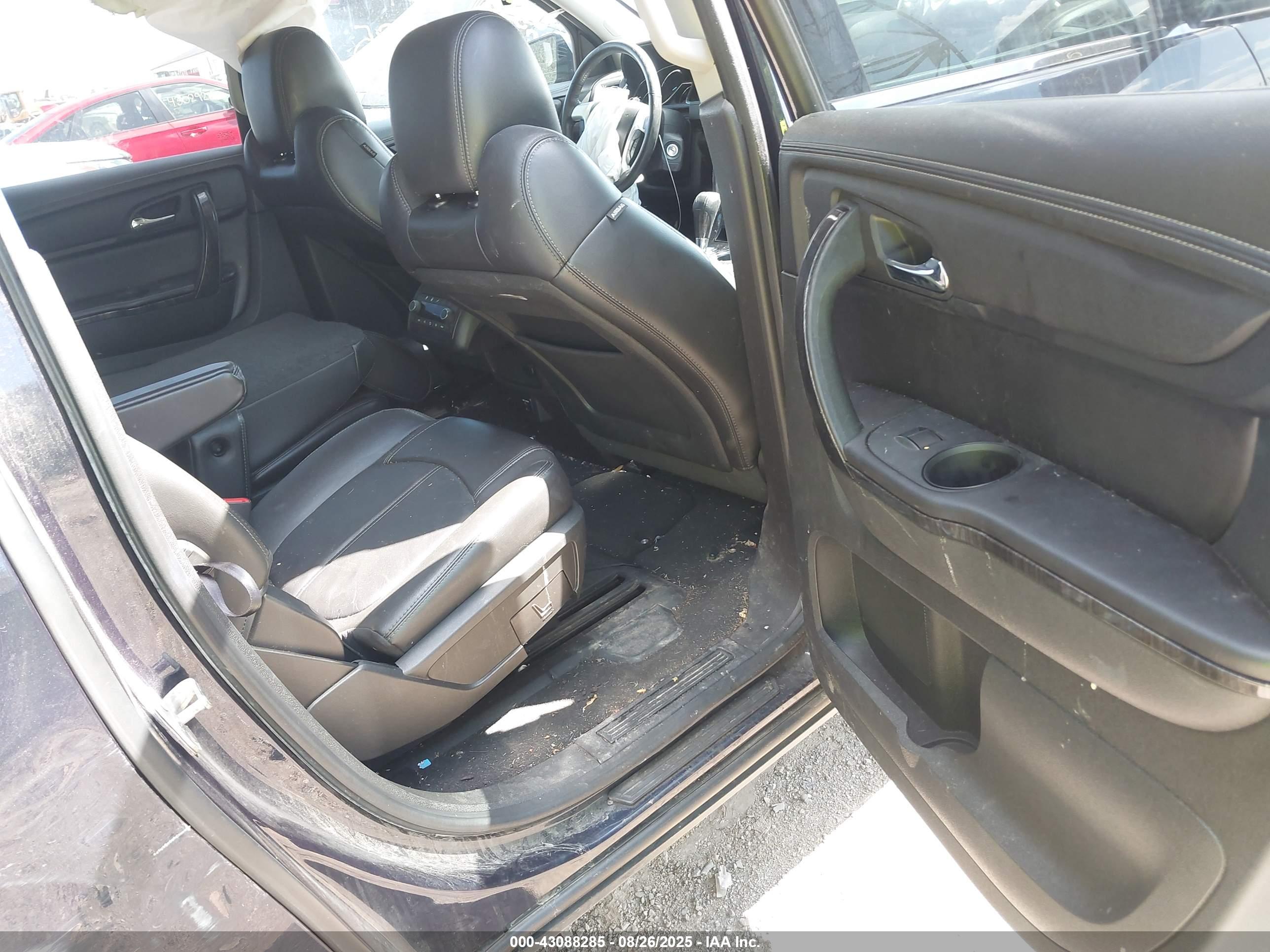 GMC ACADIA image 8