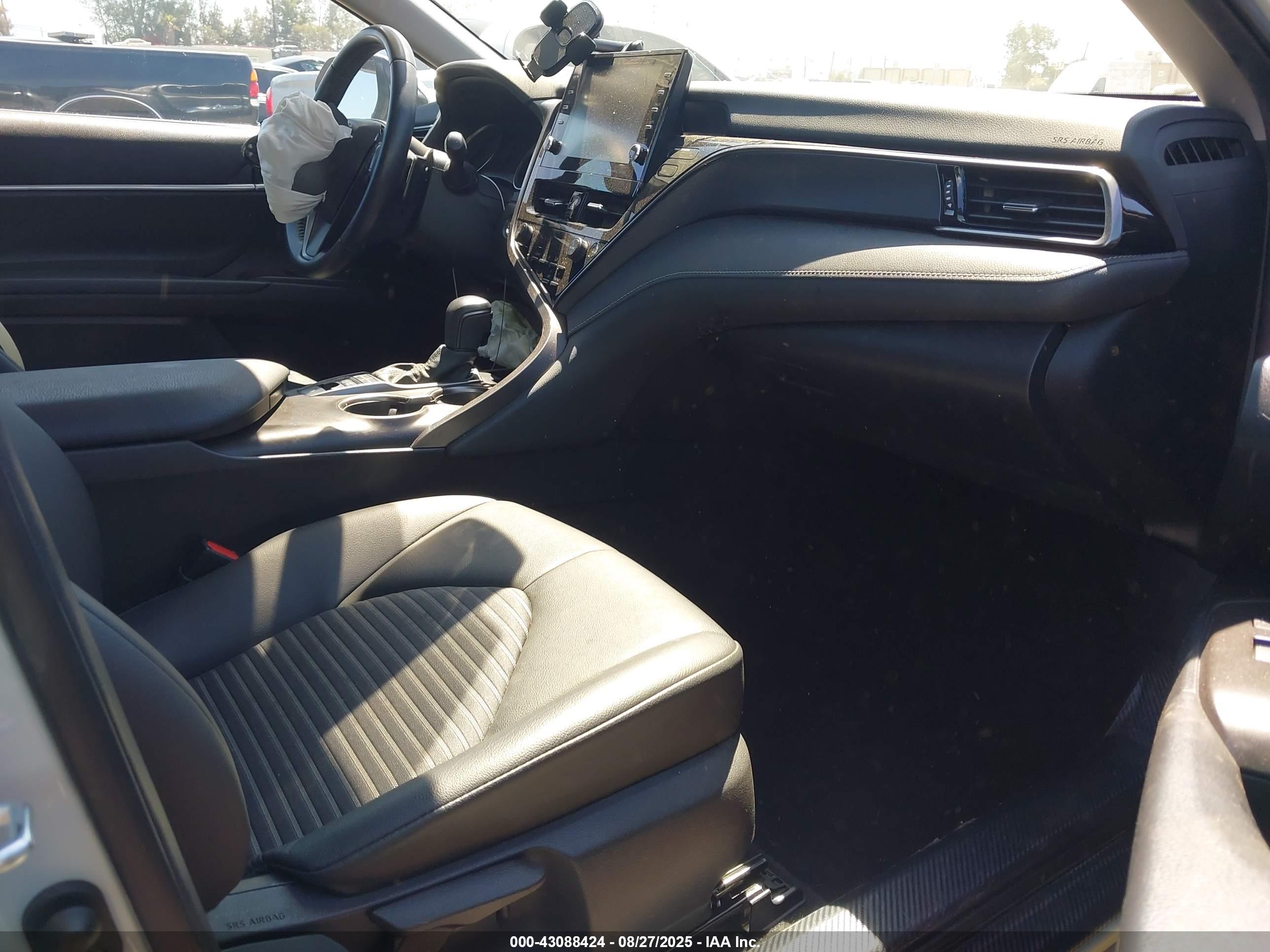 TOYOTA CAMRY image 5