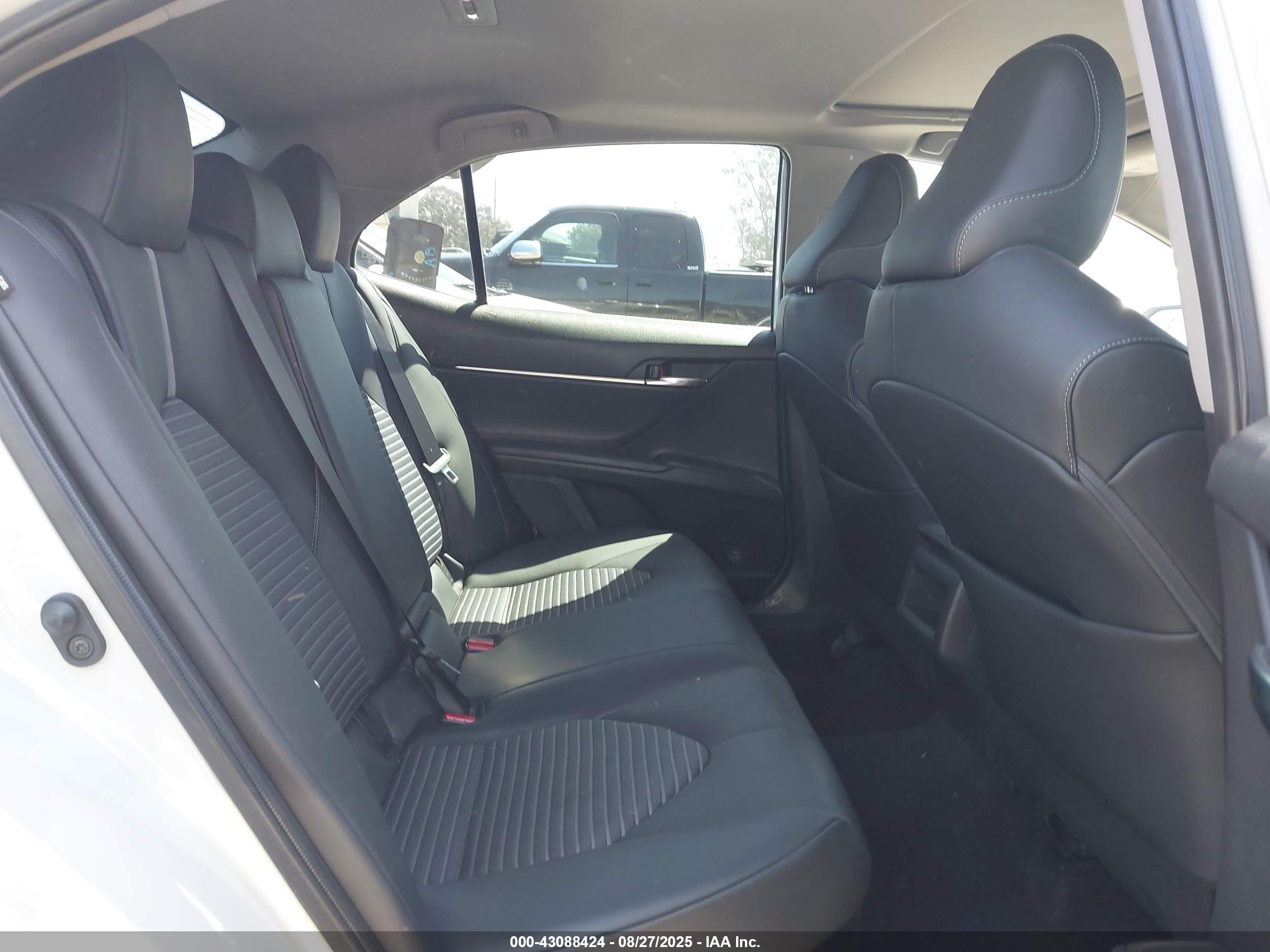 TOYOTA CAMRY image 8