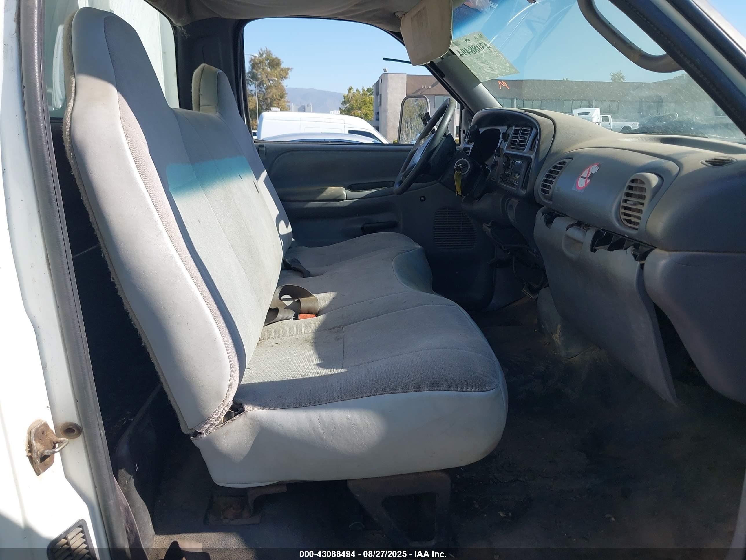 DODGE RAM image 7