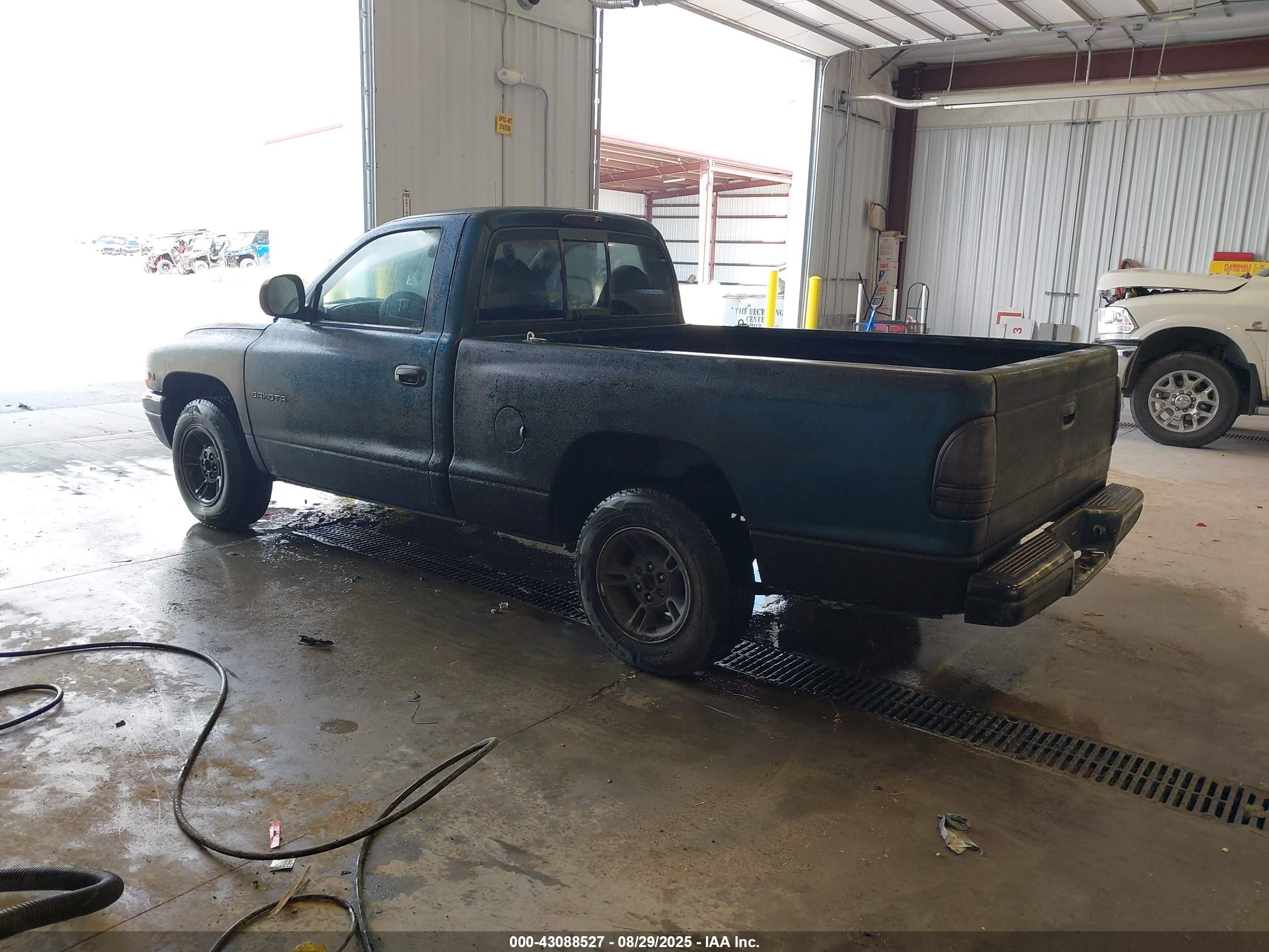 DODGE DAKOTA image 3