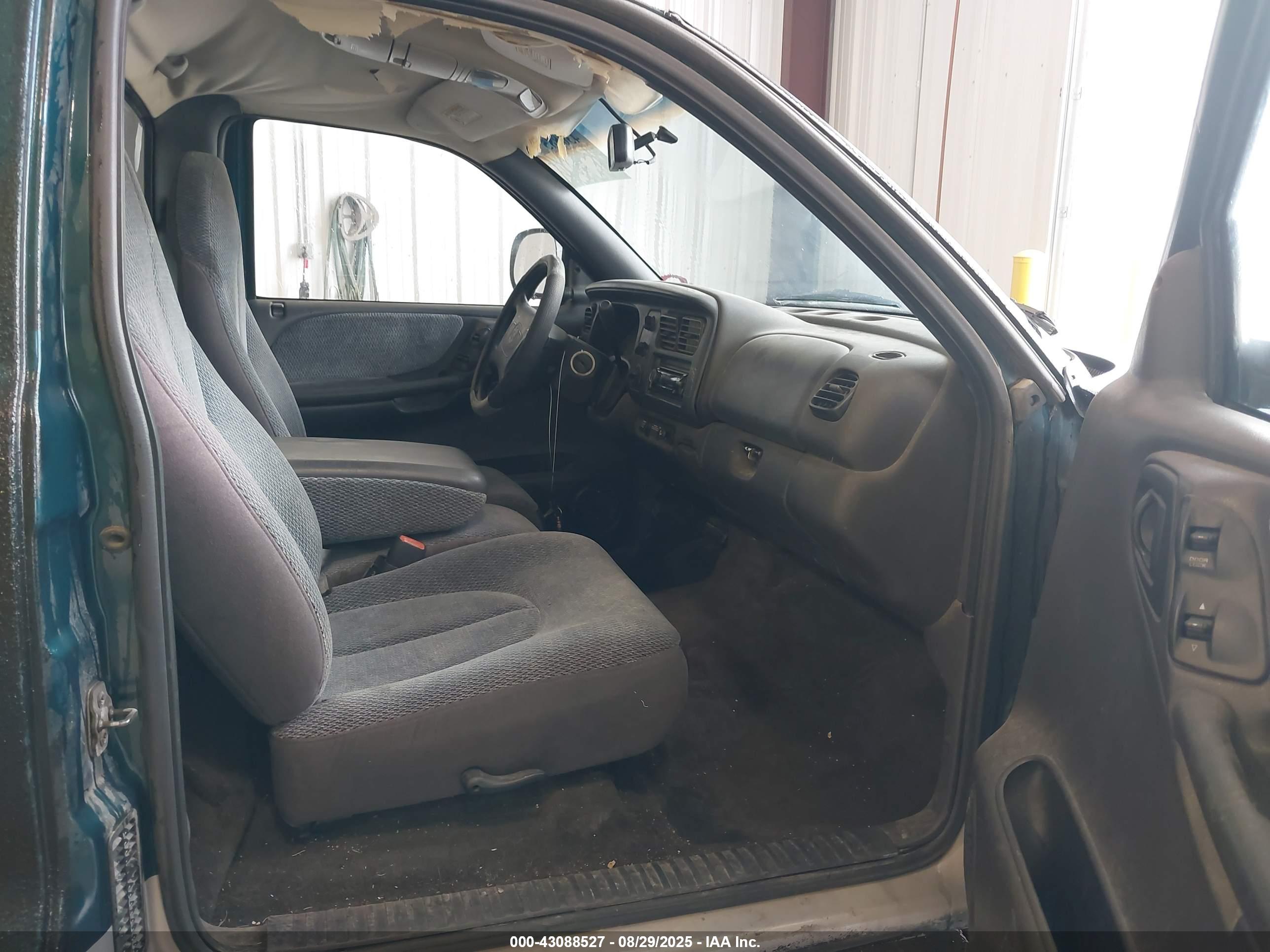 DODGE DAKOTA image 5
