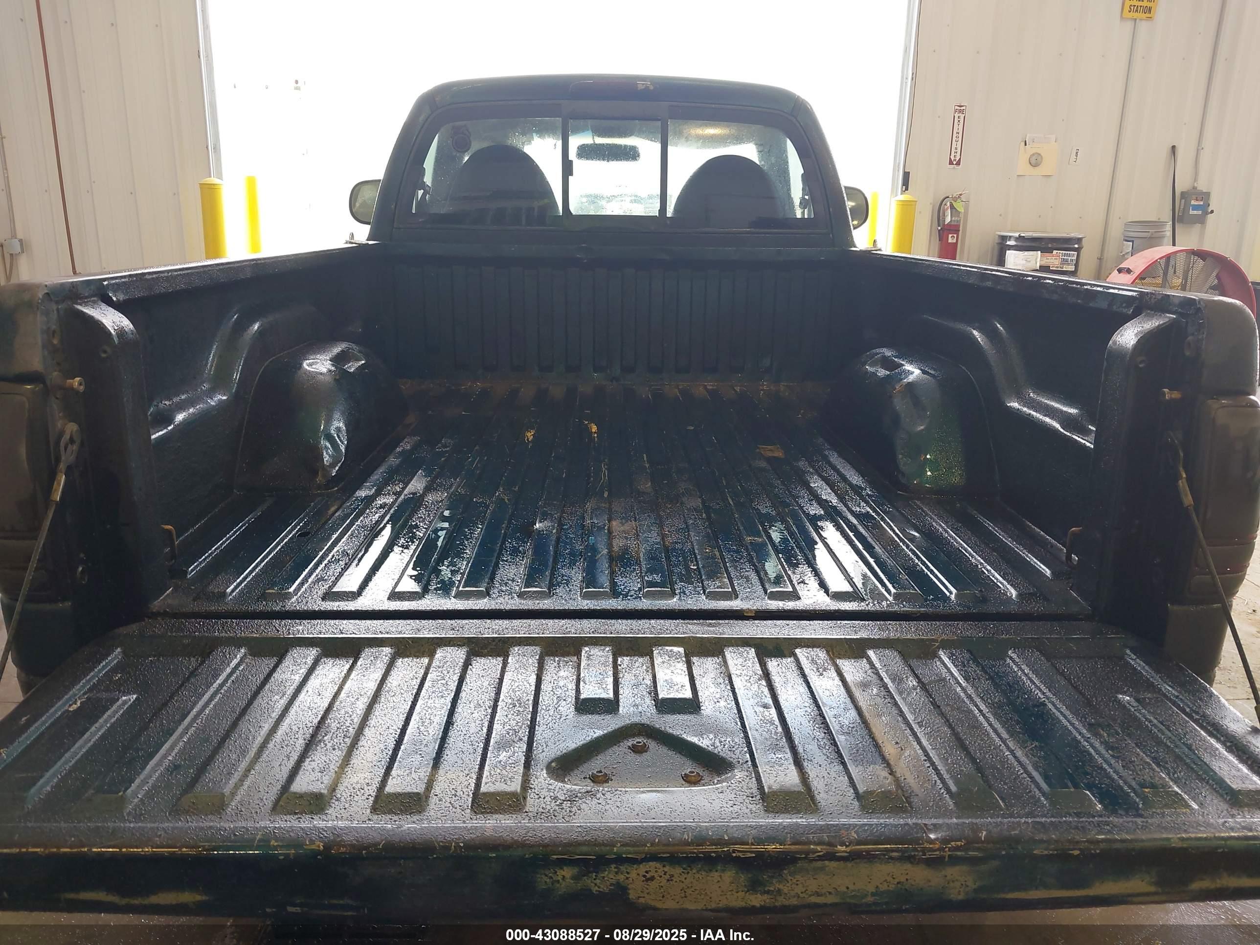DODGE DAKOTA image 8