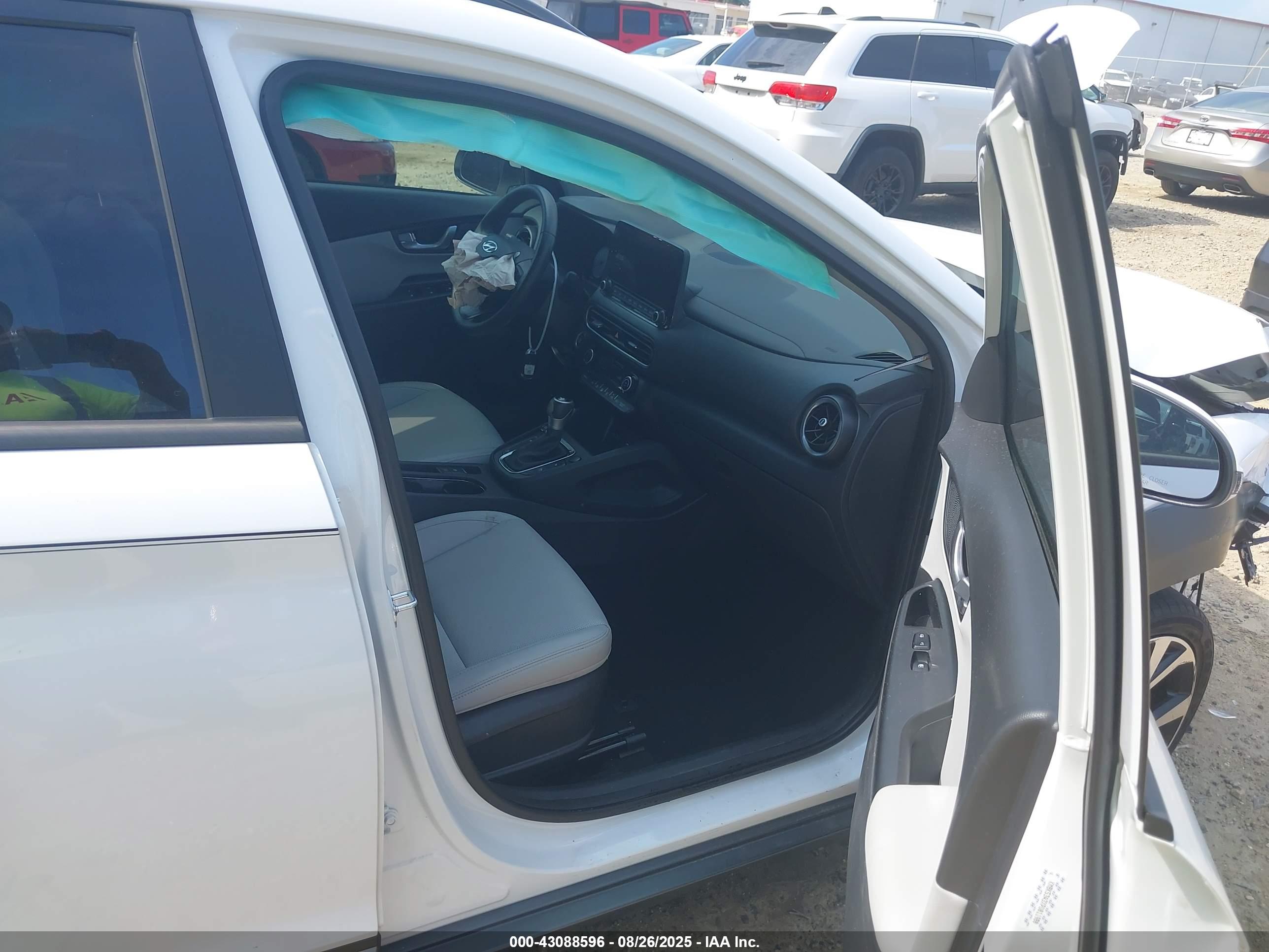 HYUNDAI KONA image 5