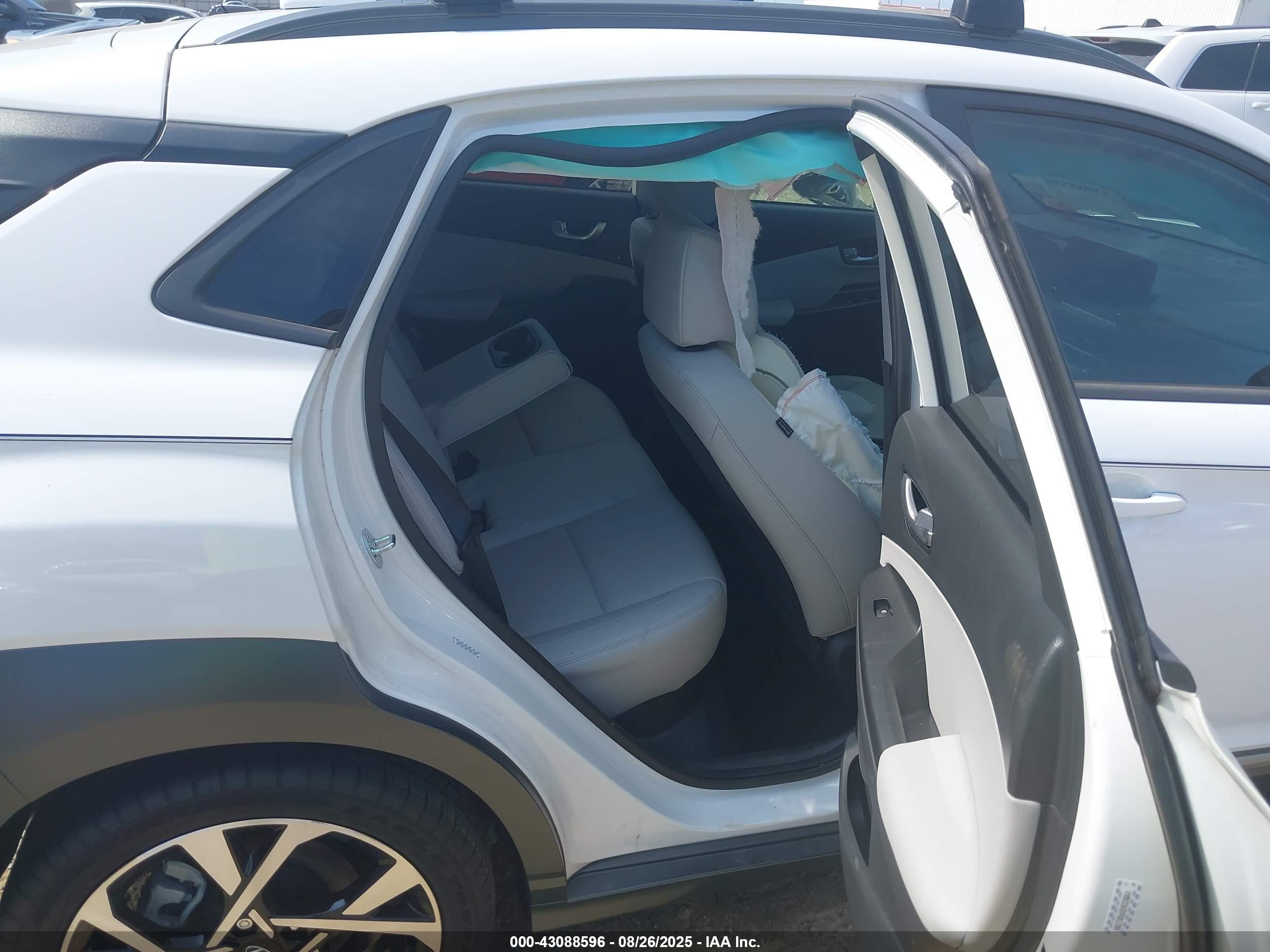 HYUNDAI KONA image 8