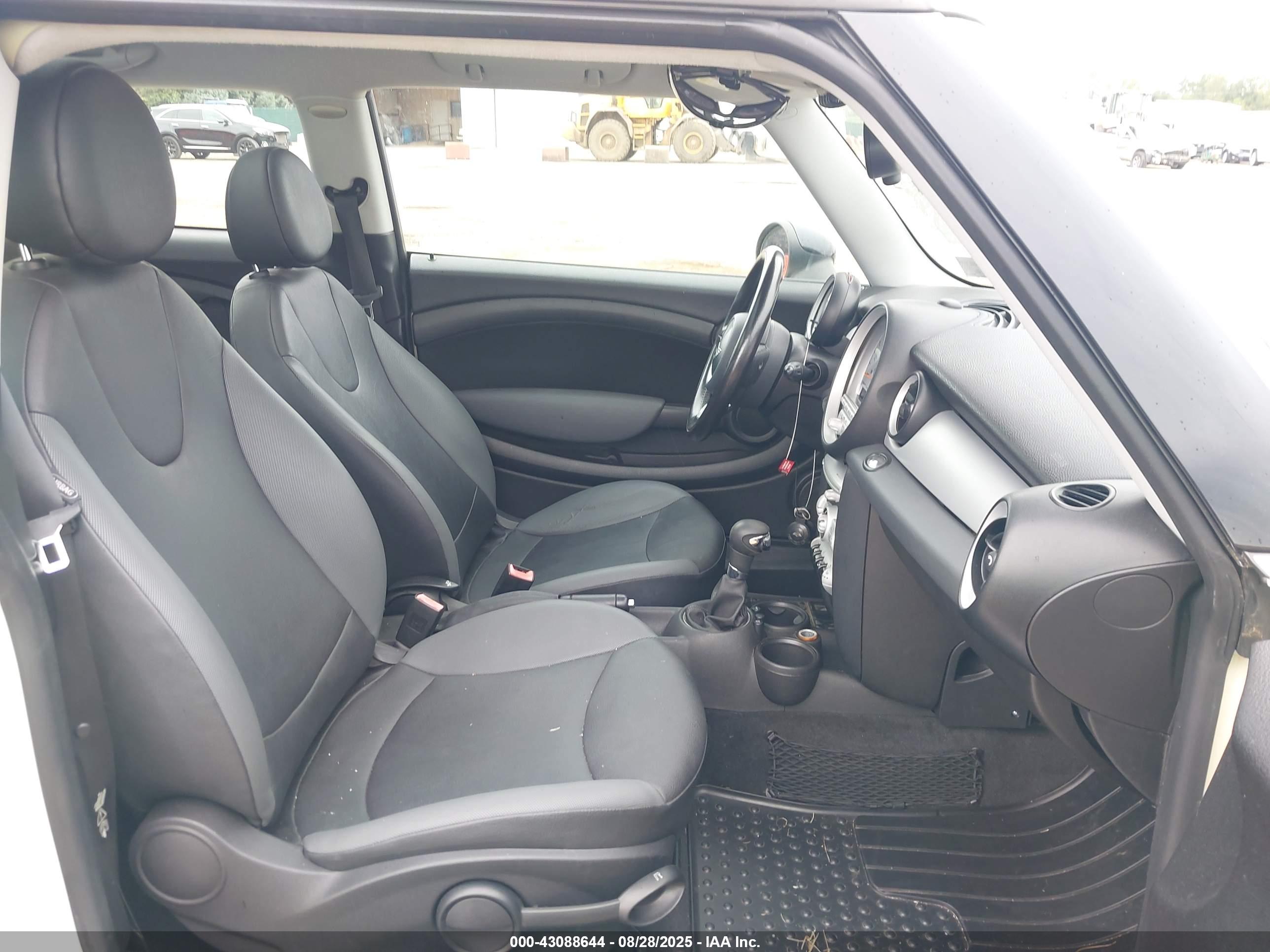 MINI COOPER image 5