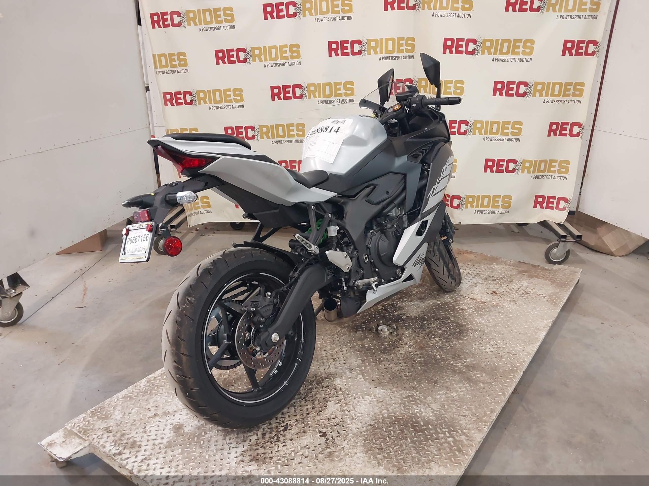KAWASAKI ZX400 image 4