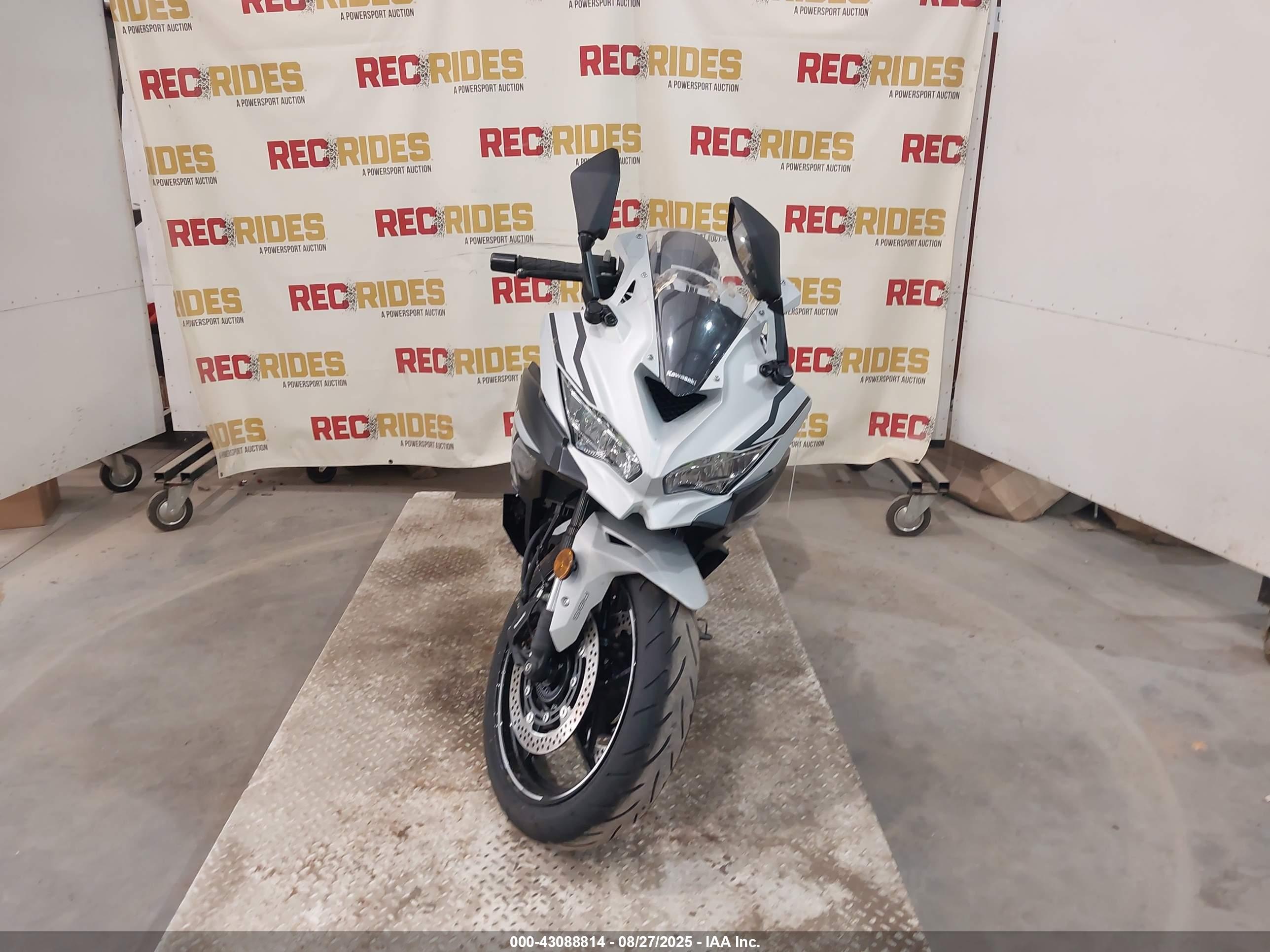 KAWASAKI ZX400 image 5
