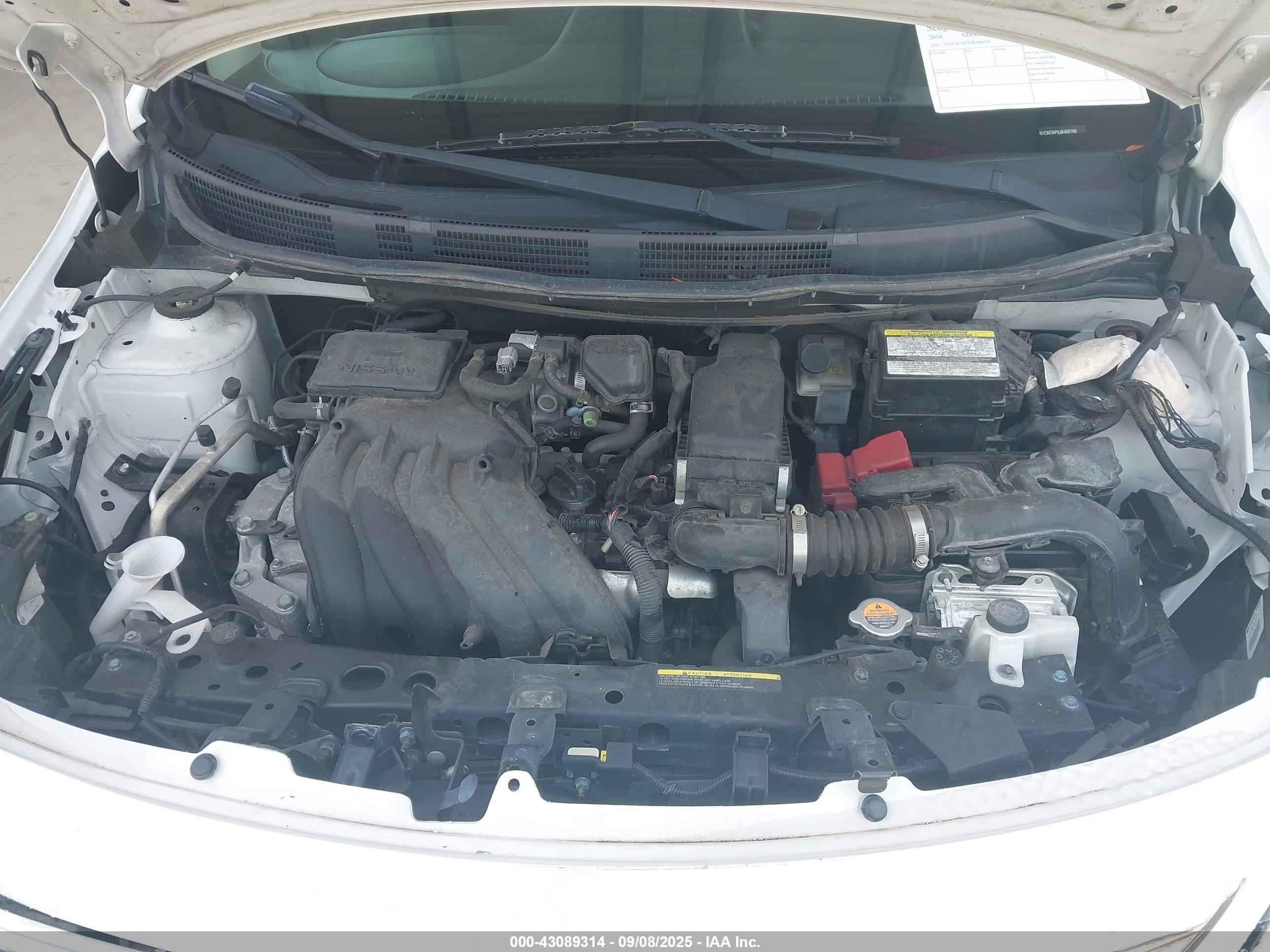NISSAN VERSA image 10