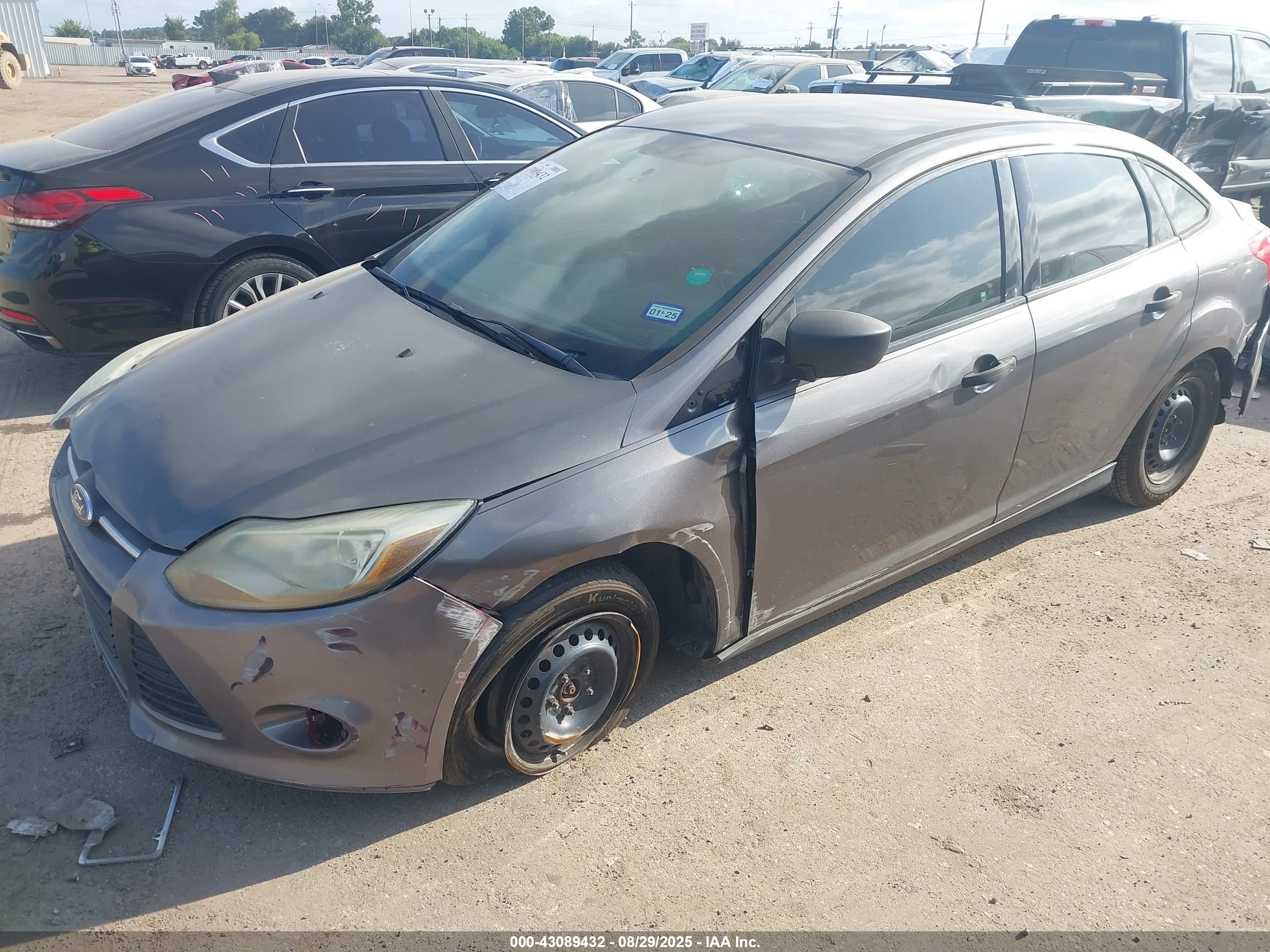 FORD FOCUS image 2