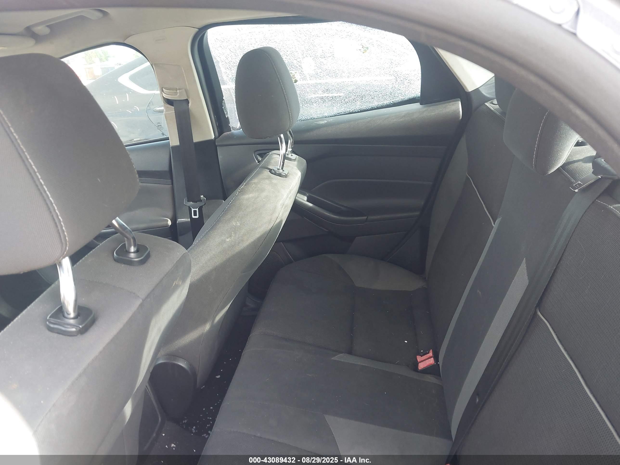 FORD FOCUS image 8