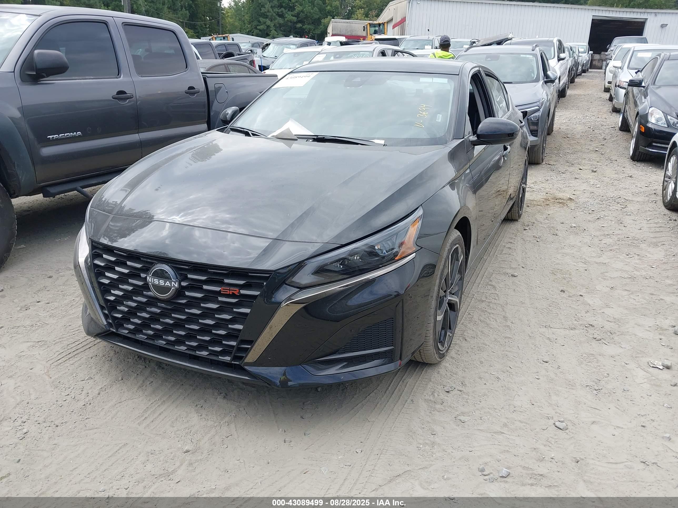NISSAN ALTIMA image 2