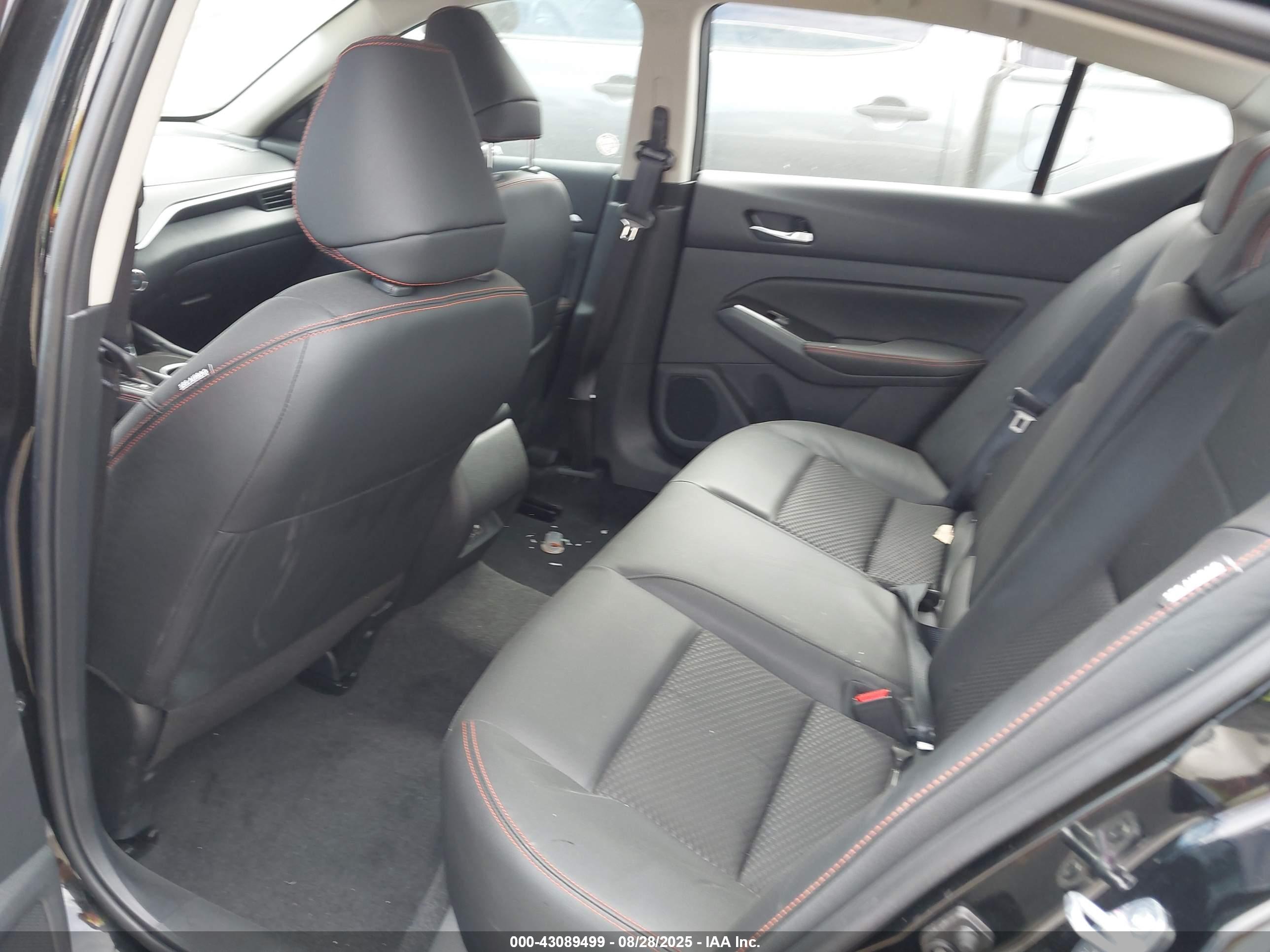 NISSAN ALTIMA image 8