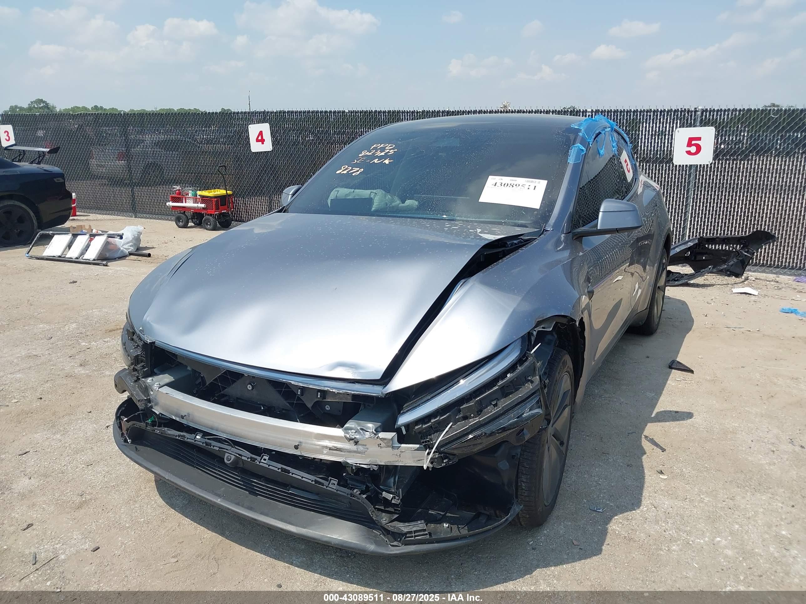TESLA MODEL image 2