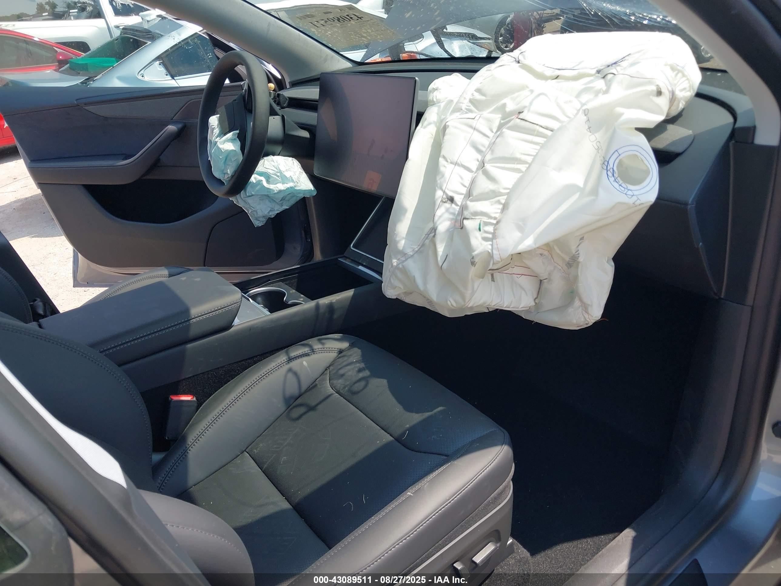 TESLA MODEL image 5