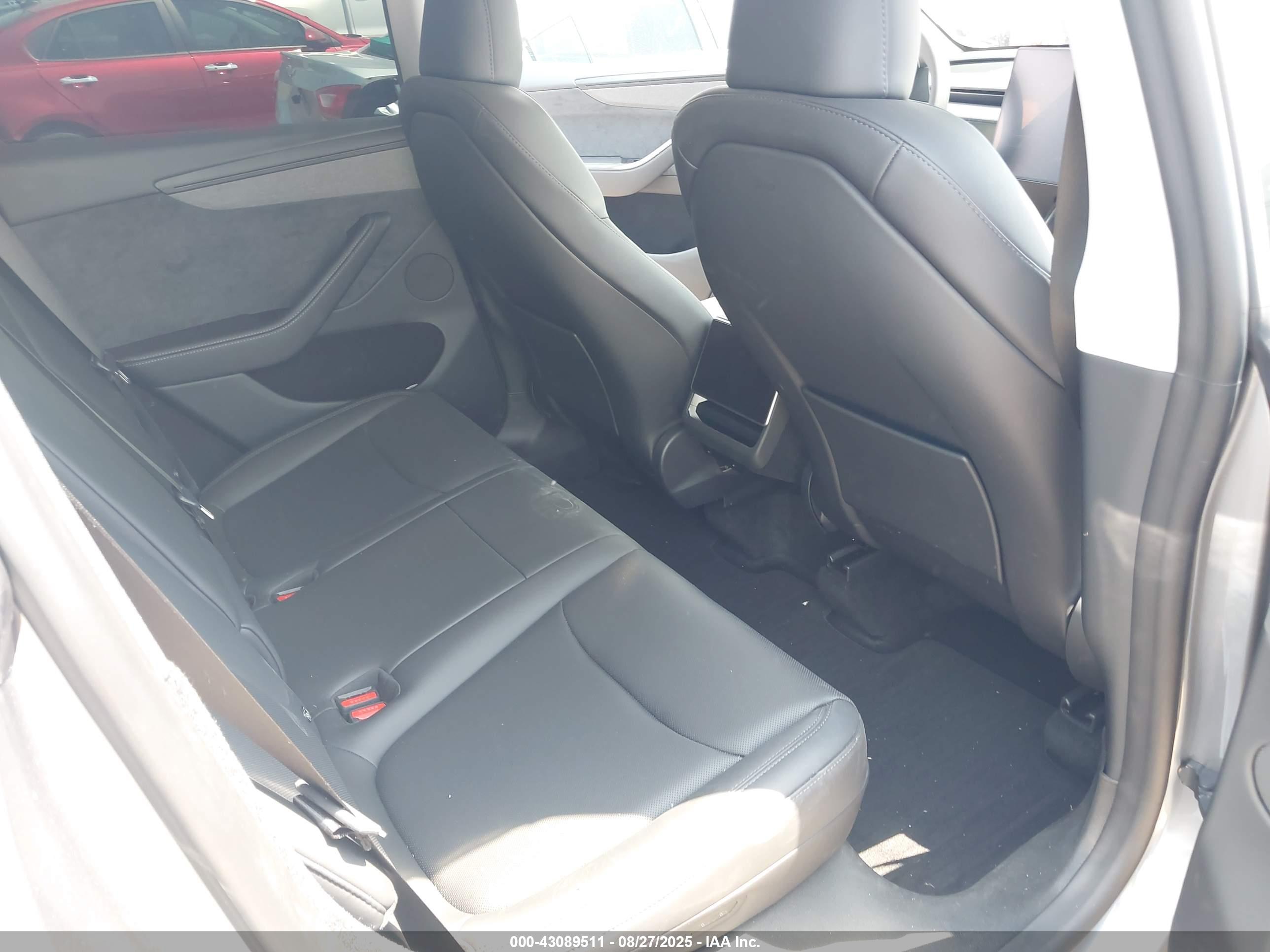 TESLA MODEL image 8