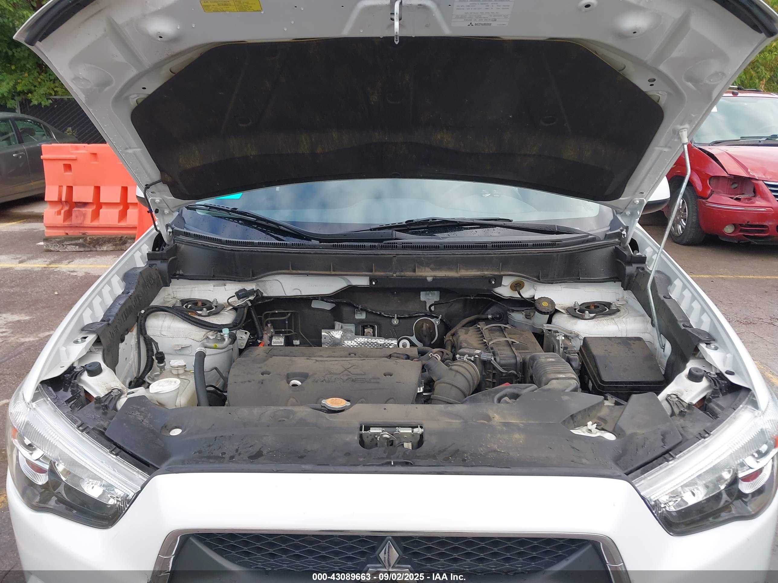 MITSUBISHI OUTLANDER image 10
