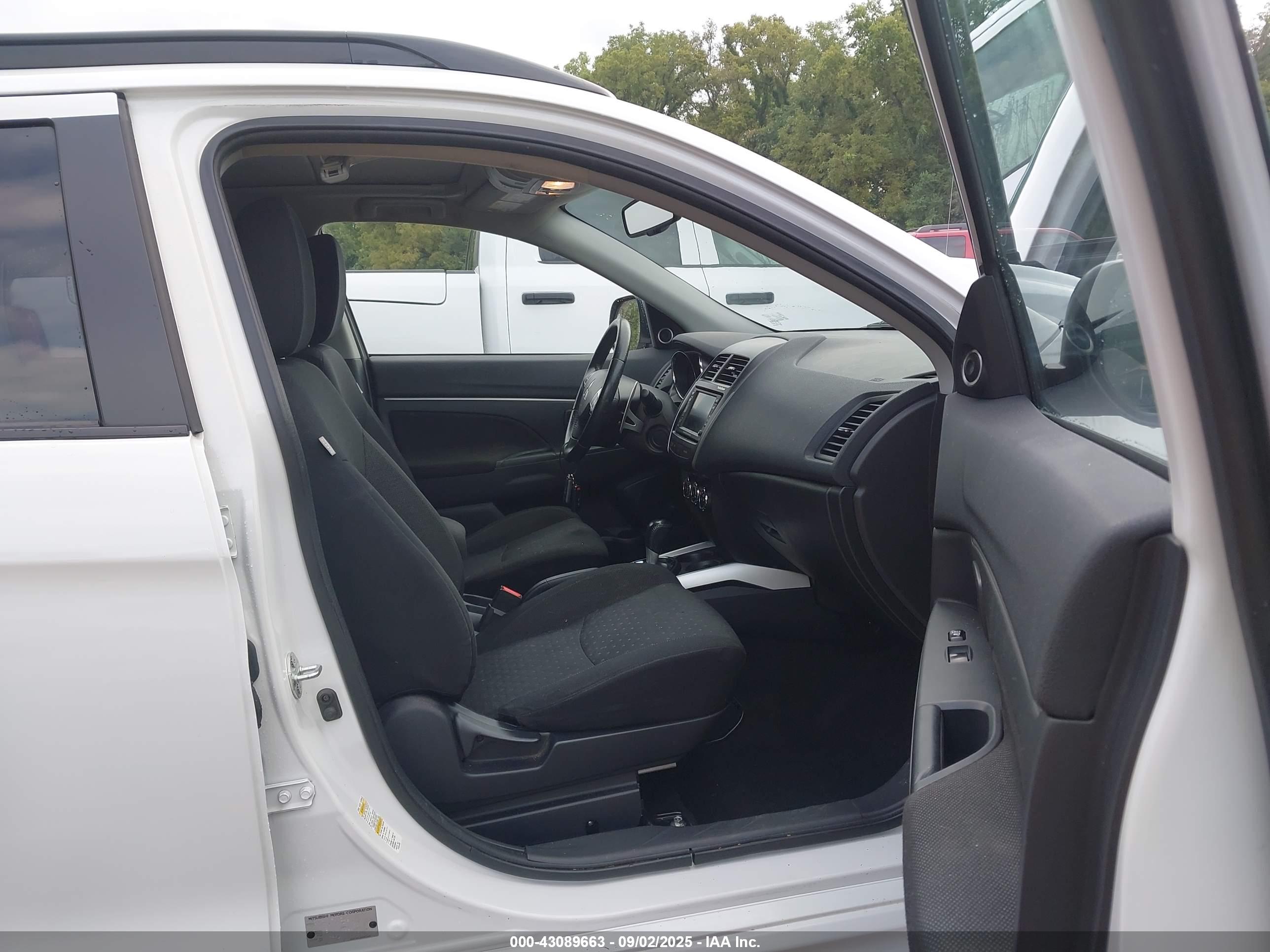 MITSUBISHI OUTLANDER image 5