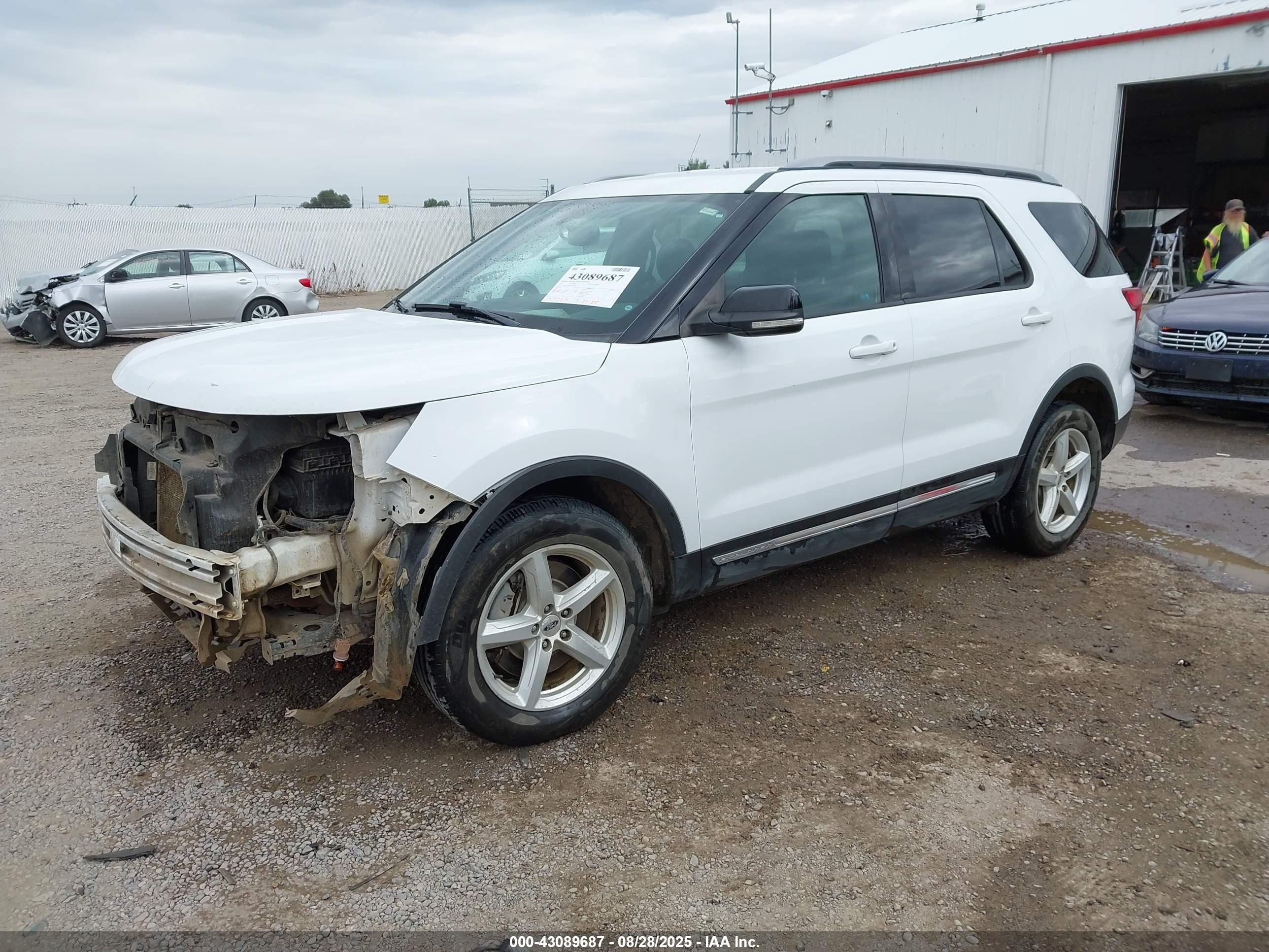 FORD EXPLORER image 2