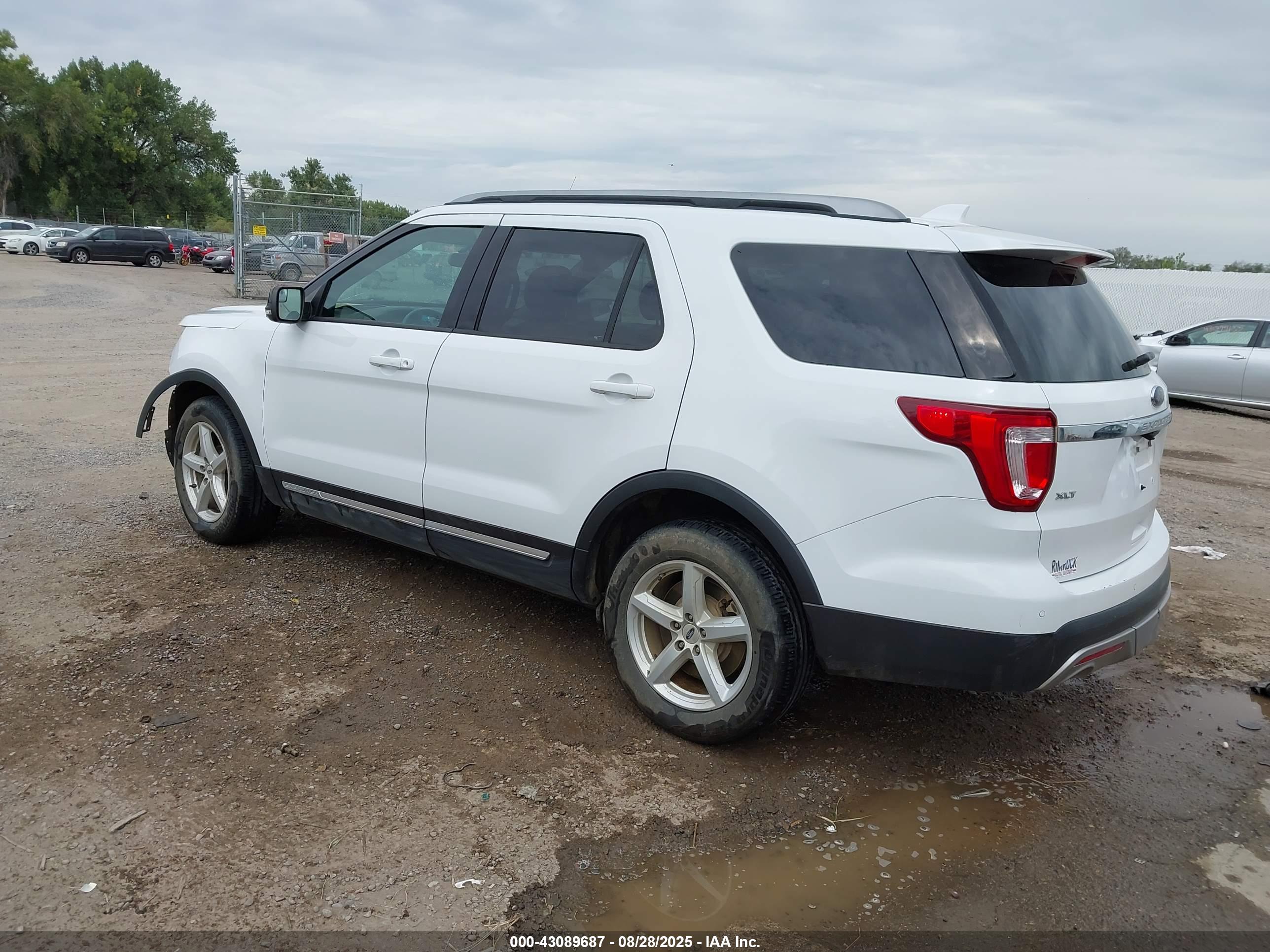 FORD EXPLORER image 3