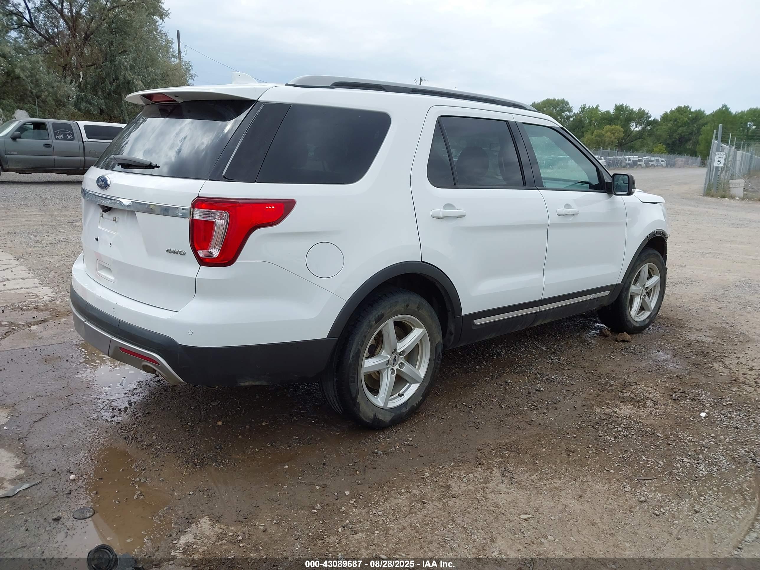 FORD EXPLORER image 4