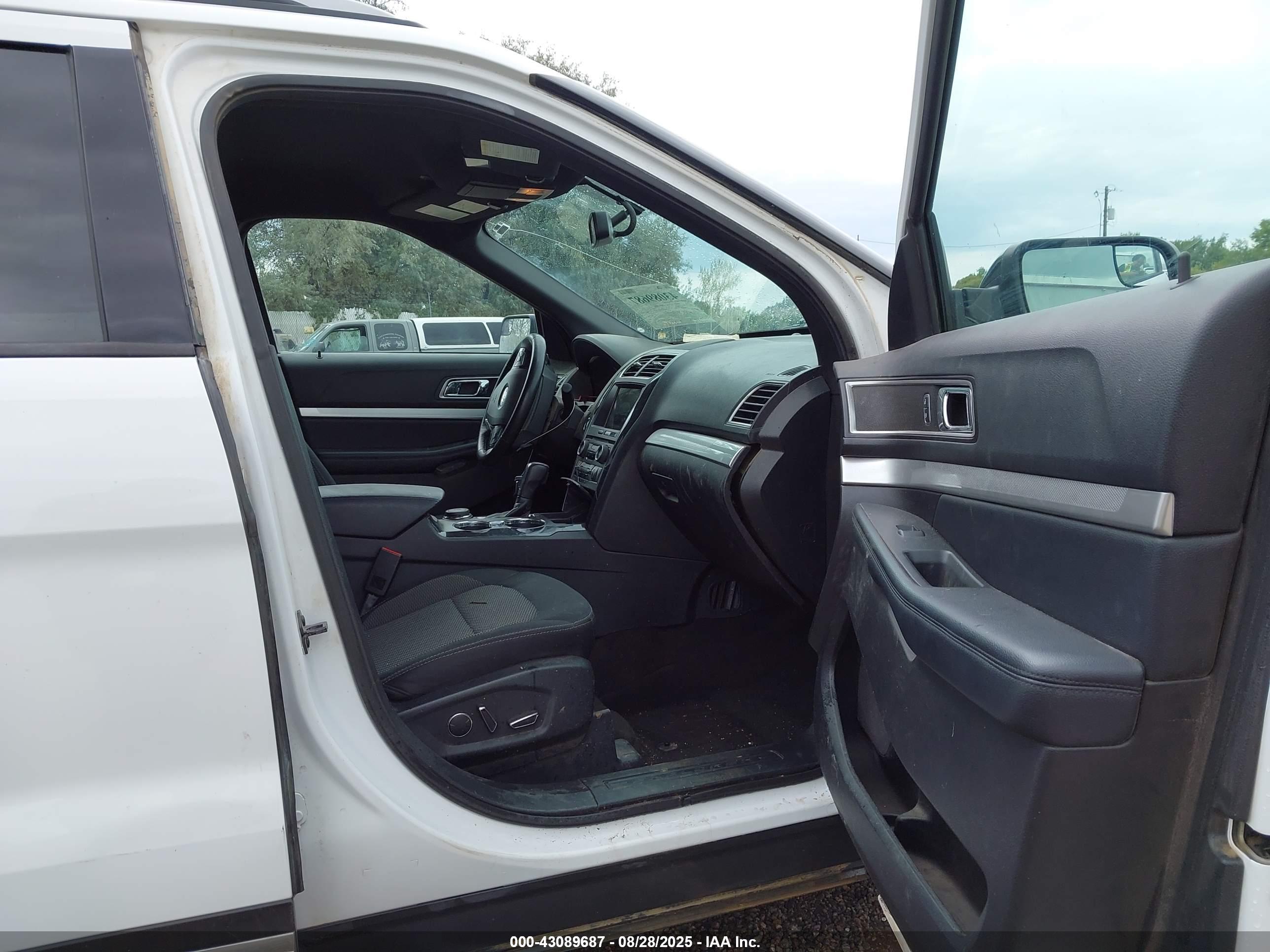 FORD EXPLORER image 5