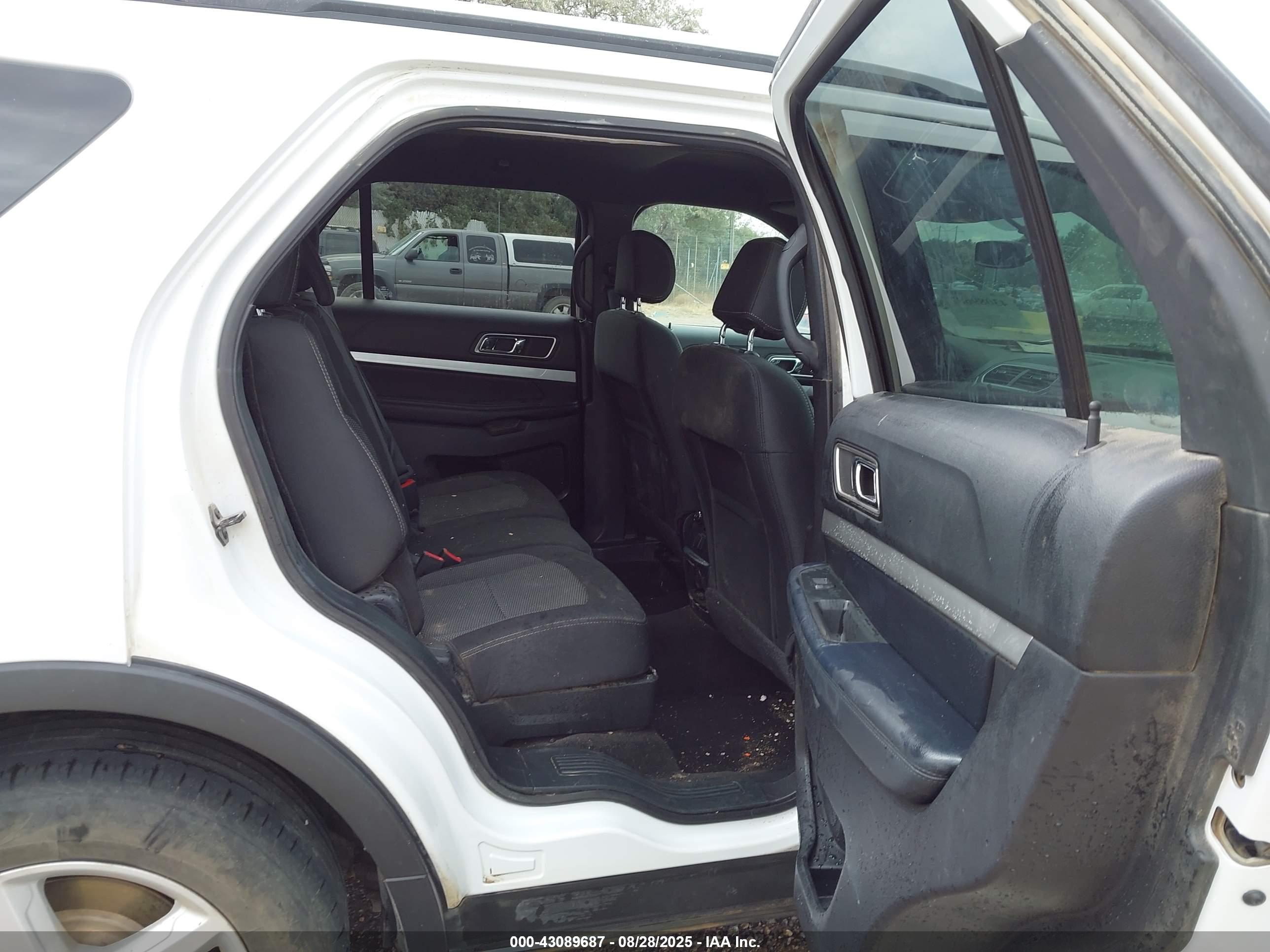 FORD EXPLORER image 8