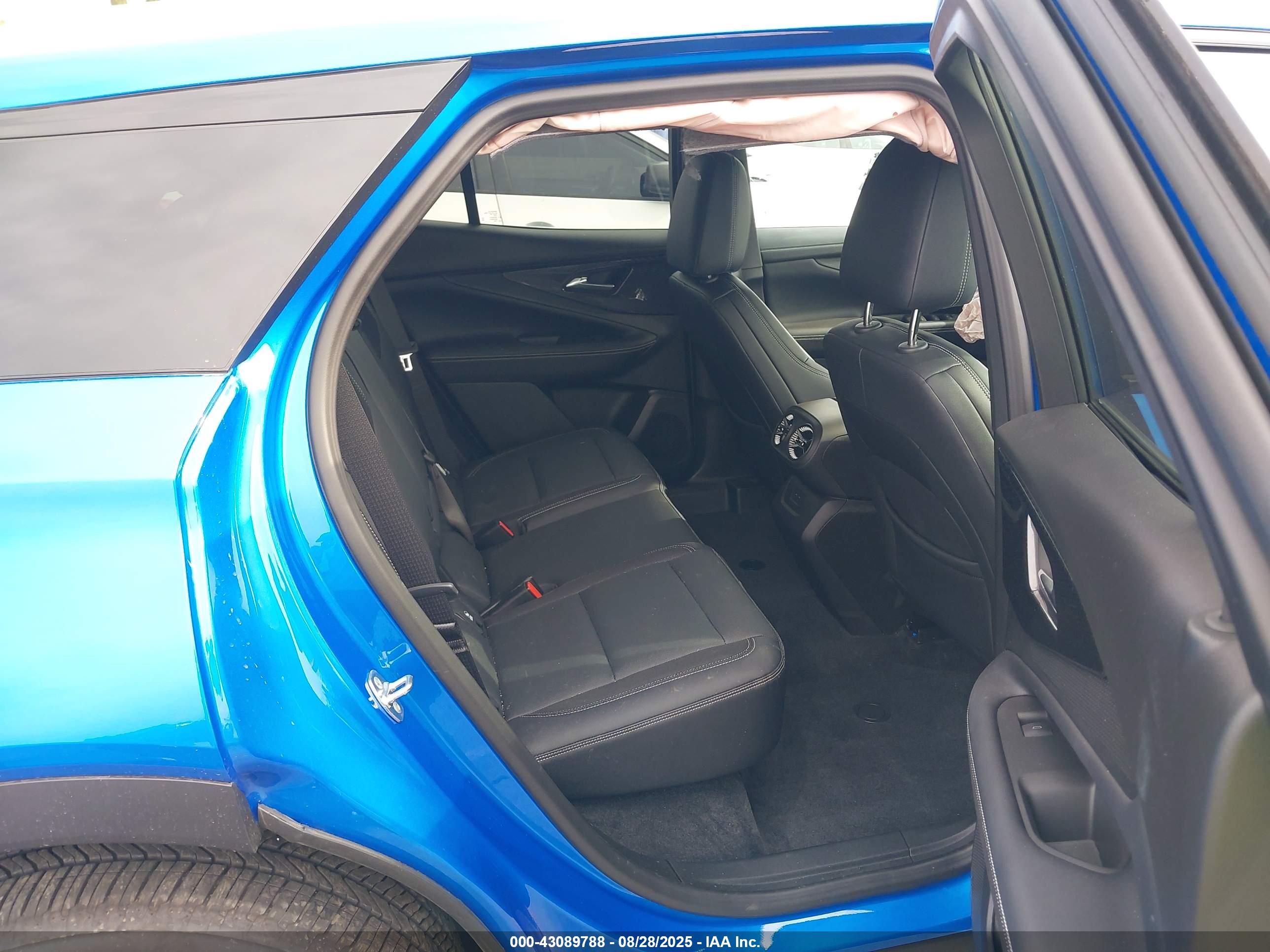 CHEVROLET BLAZER image 8