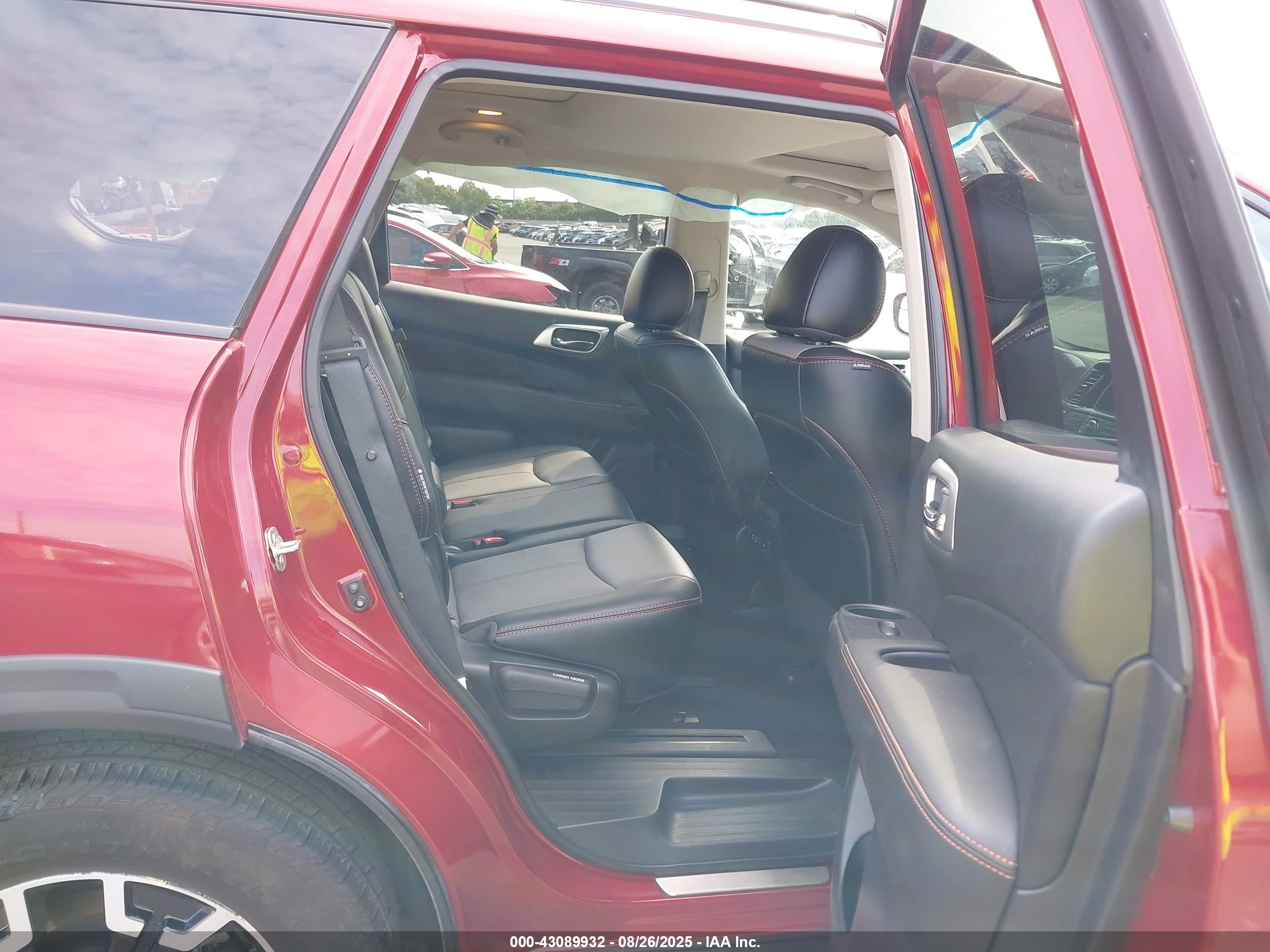 NISSAN PATHFINDER image 8