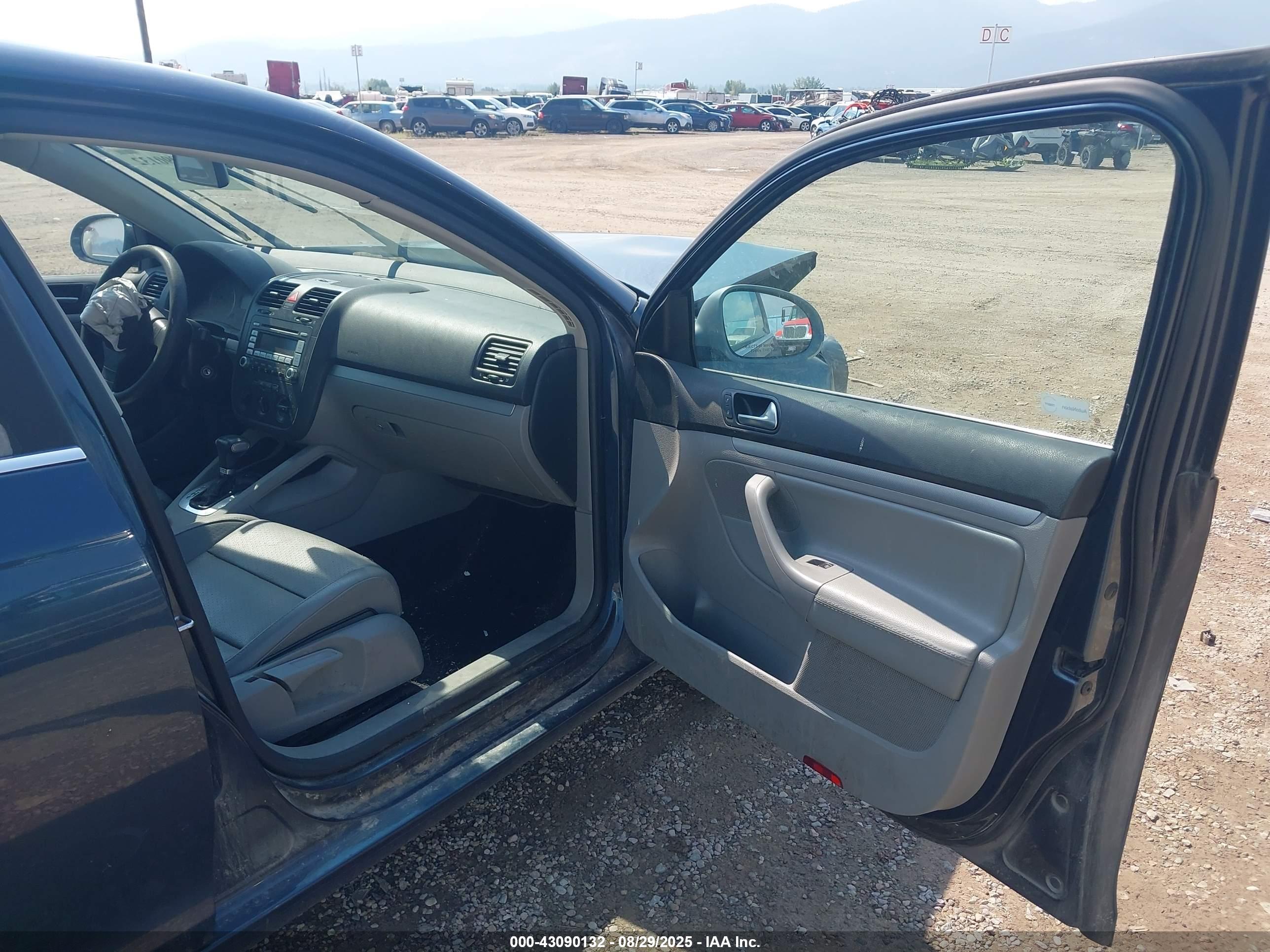 VOLKSWAGEN JETTA image 5